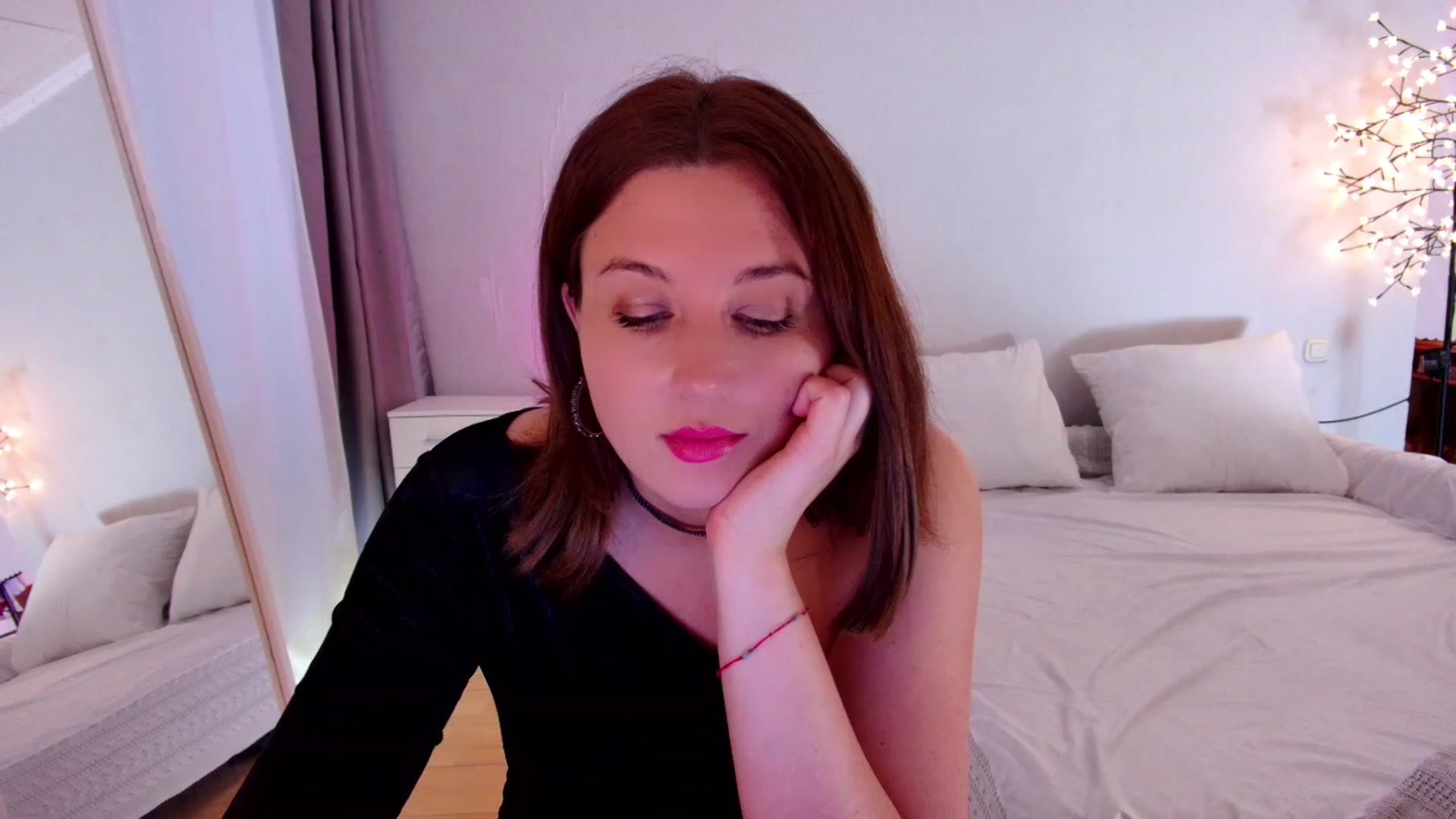 Gallery image thumbnail from Rockn_Grace's myfreecams stream on, 06/13/2023, 08:33 image 7 of 20