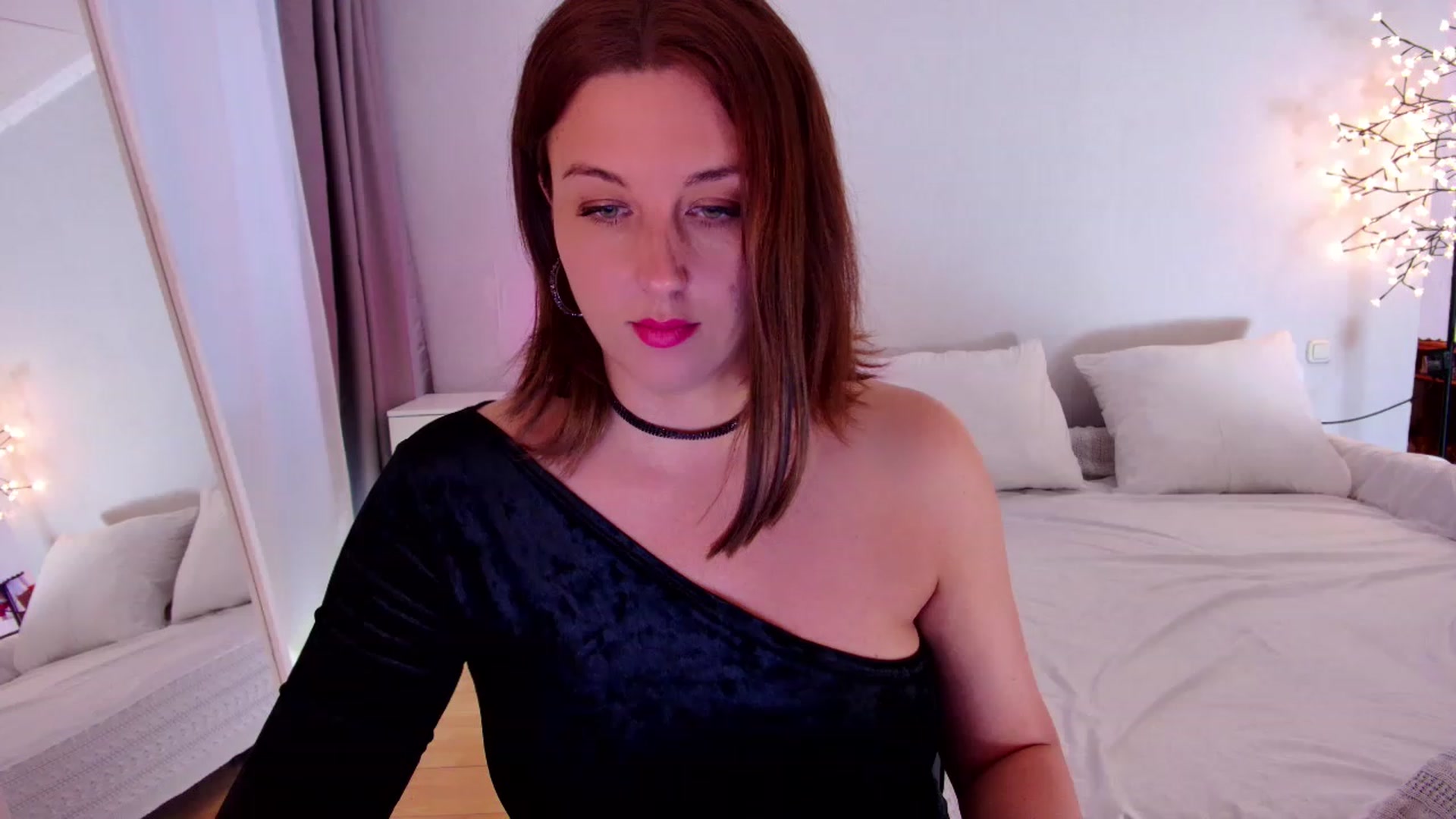 Gallery image thumbnail from Rockn_Grace's myfreecams stream on, 06/13/2023, 08:33 image 11 of 20