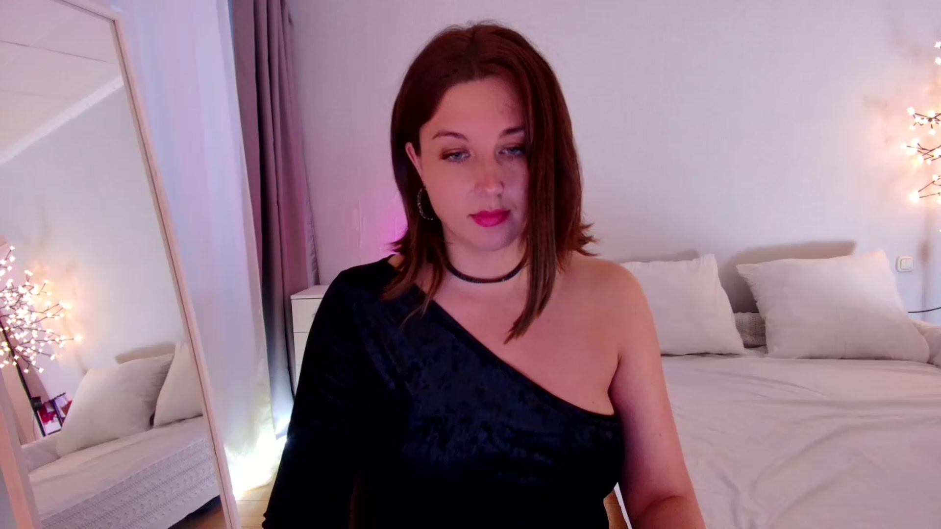 Gallery image thumbnail from Rockn_Grace's myfreecams stream on, 06/13/2023, 09:03 image 18 of 20