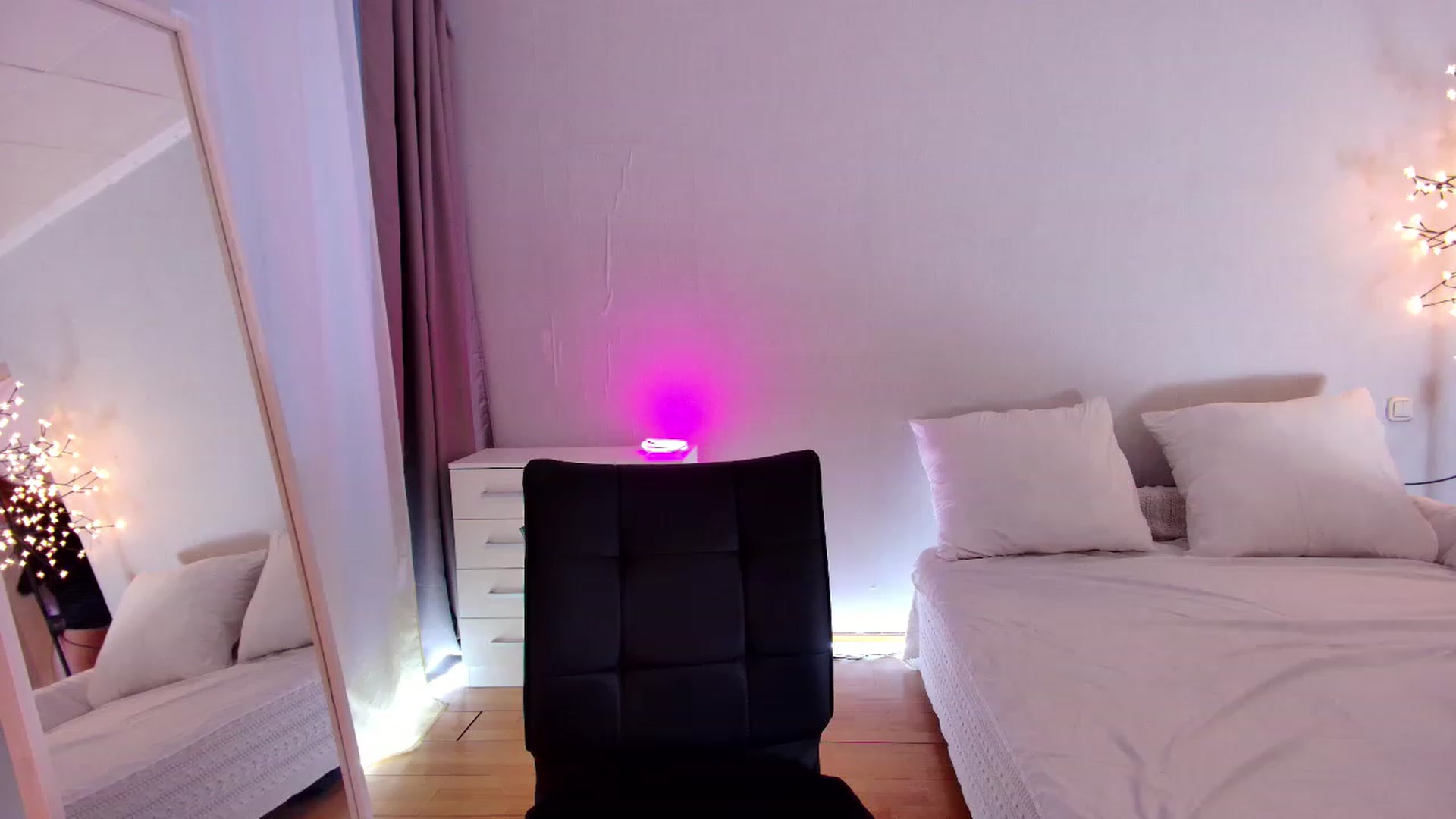 Gallery image thumbnail from Rockn_Grace's myfreecams stream on, 06/13/2023, 09:03 image 19 of 20