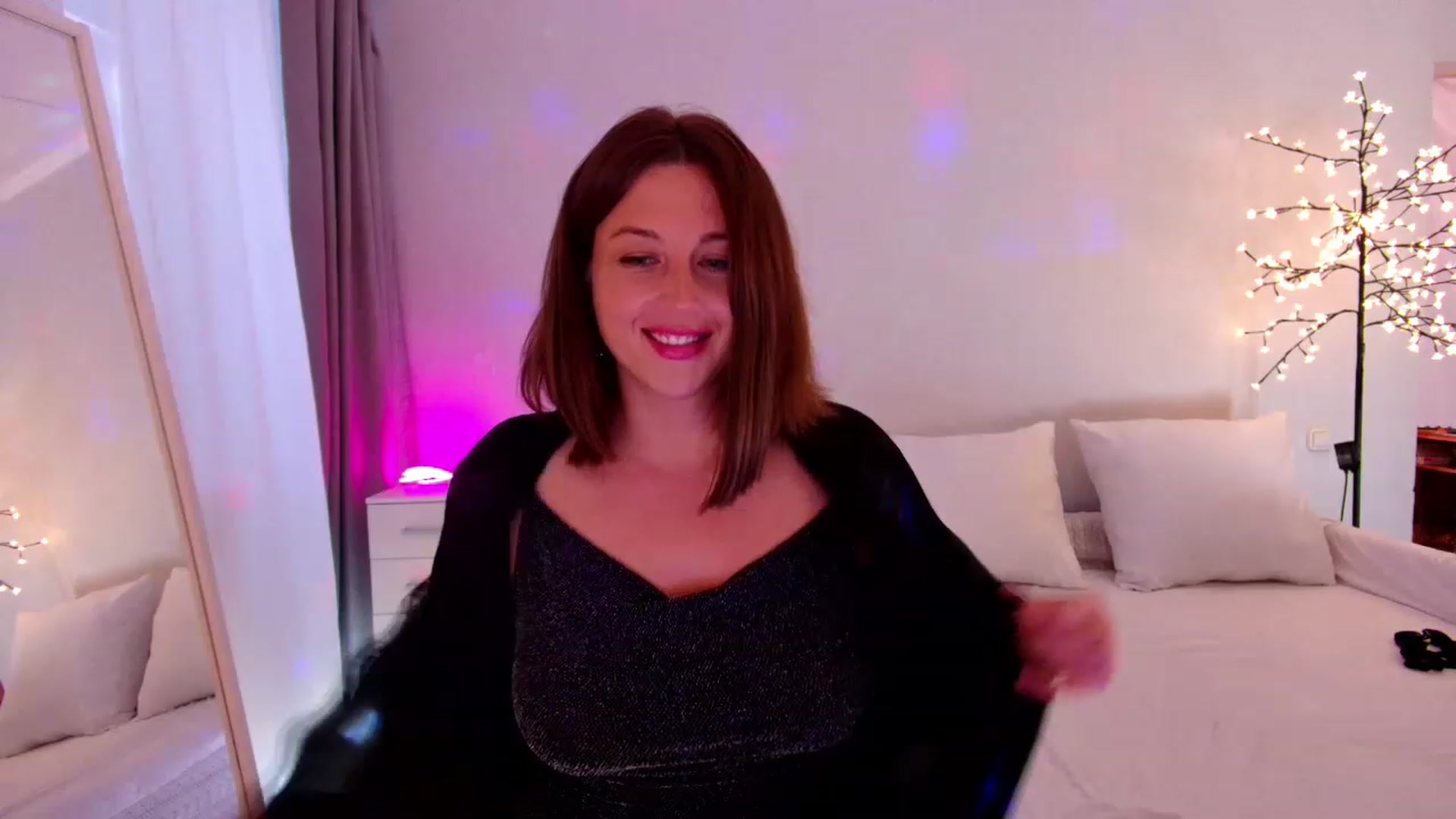 Gallery image thumbnail from Rockn_Grace's myfreecams stream on, 06/17/2023, 08:06 image 20 of 20
