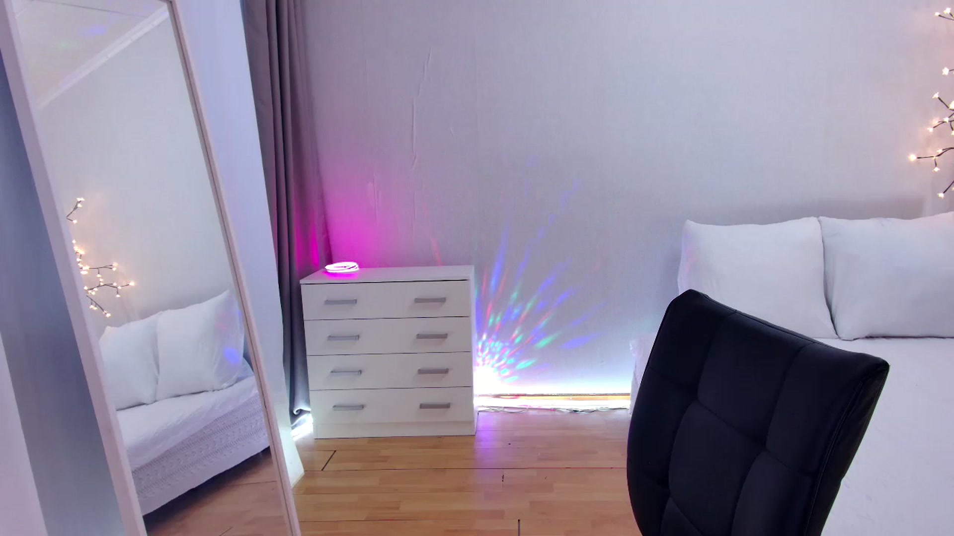 Gallery image thumbnail from Rockn_Grace's myfreecams stream on, 06/28/2023, 07:15 image 15 of 20