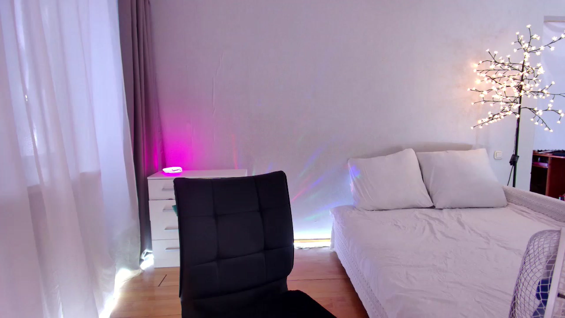 Gallery image thumbnail from Rockn_Grace's myfreecams stream on, 07/06/2023, 14:38 image 4 of 20