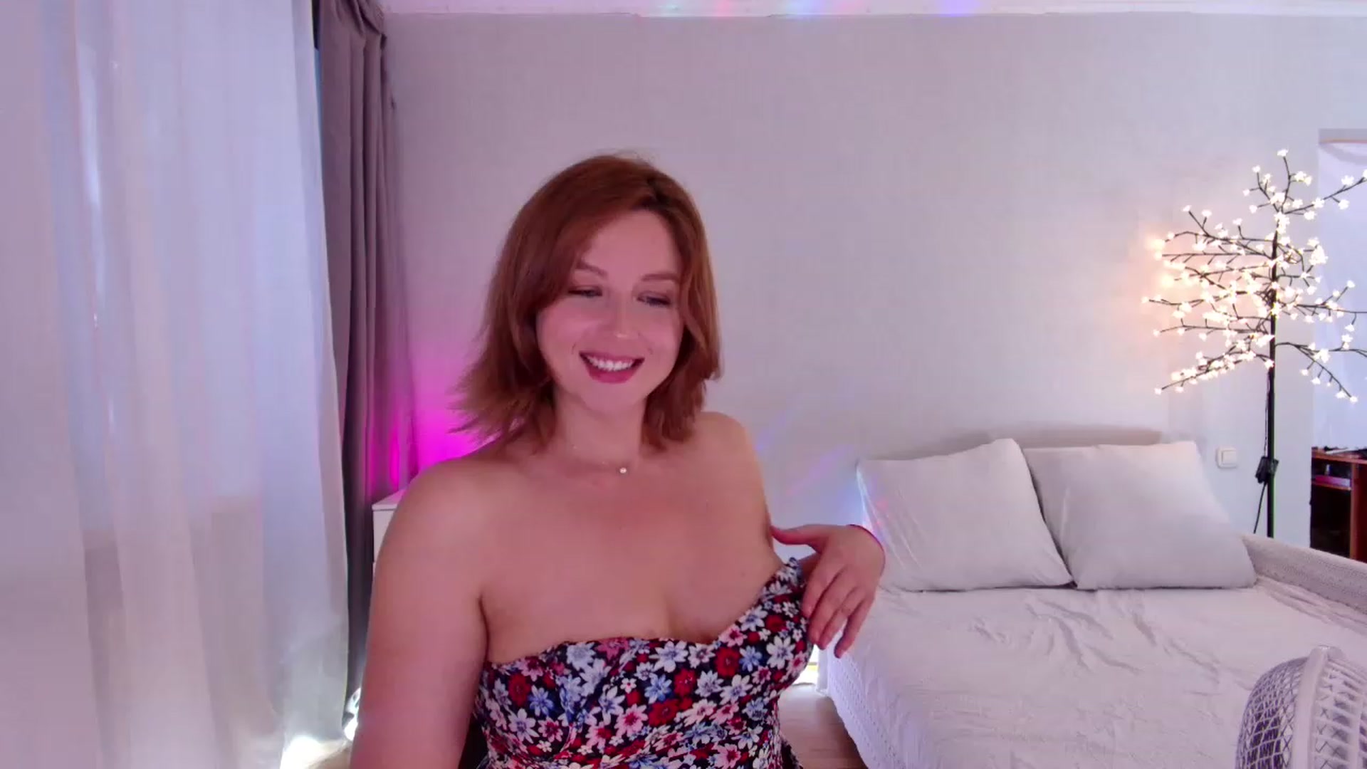 Gallery image thumbnail from Rockn_Grace's myfreecams stream on, 07/06/2023, 15:08 image 4 of 20