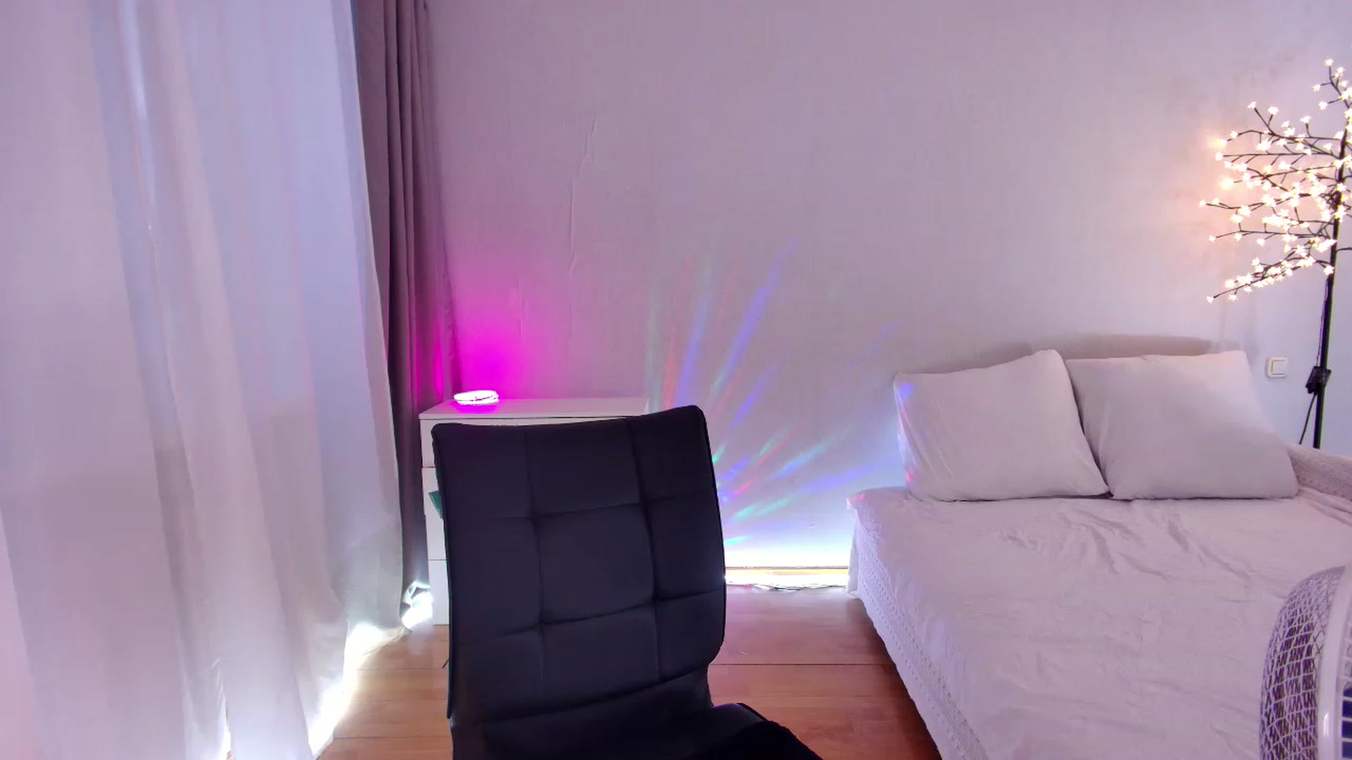 Gallery image thumbnail from Rockn_Grace's myfreecams stream on, 07/06/2023, 16:09 image 7 of 20