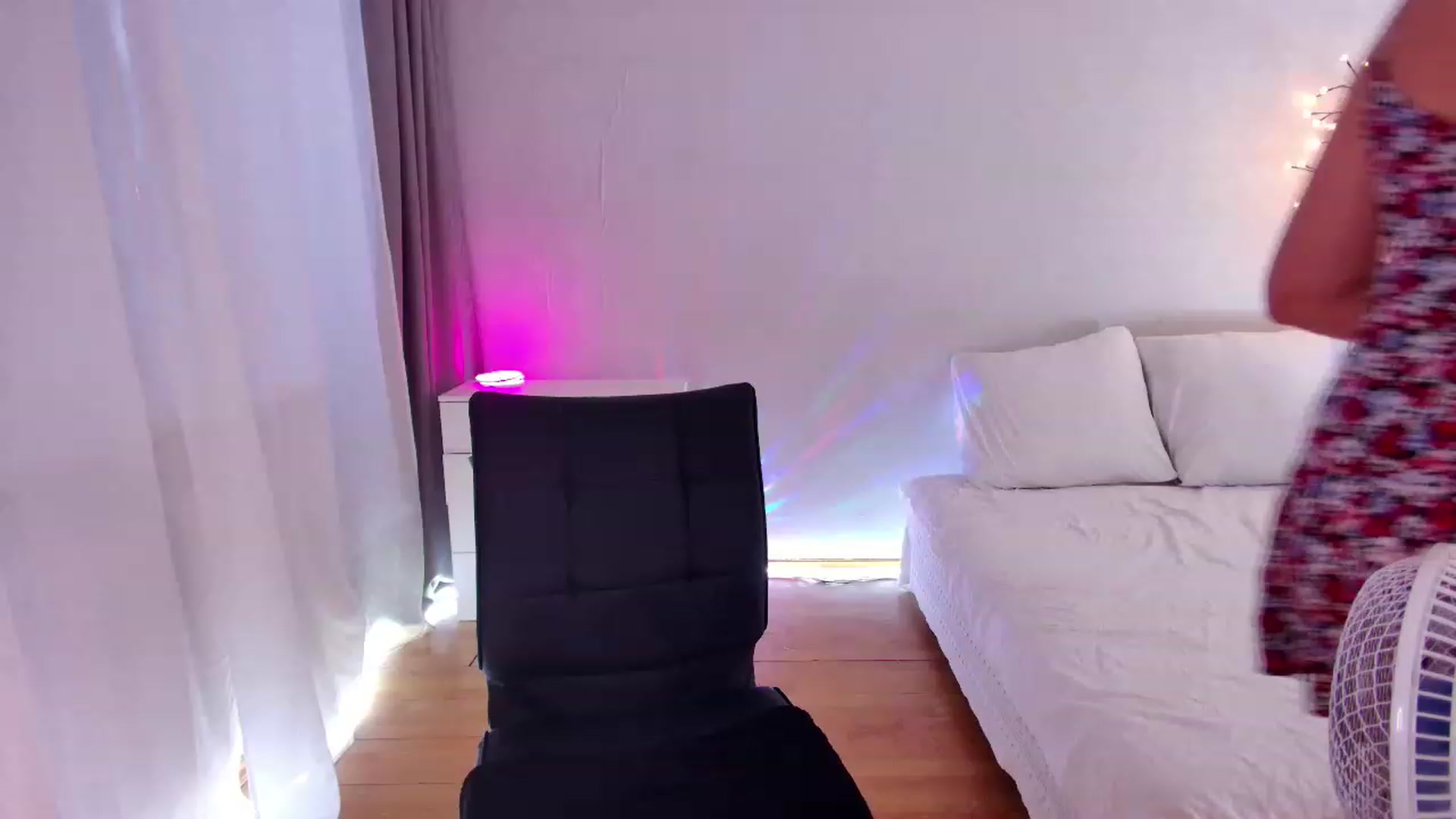 Gallery image thumbnail from Rockn_Grace's myfreecams stream on, 07/06/2023, 16:09 image 3 of 20