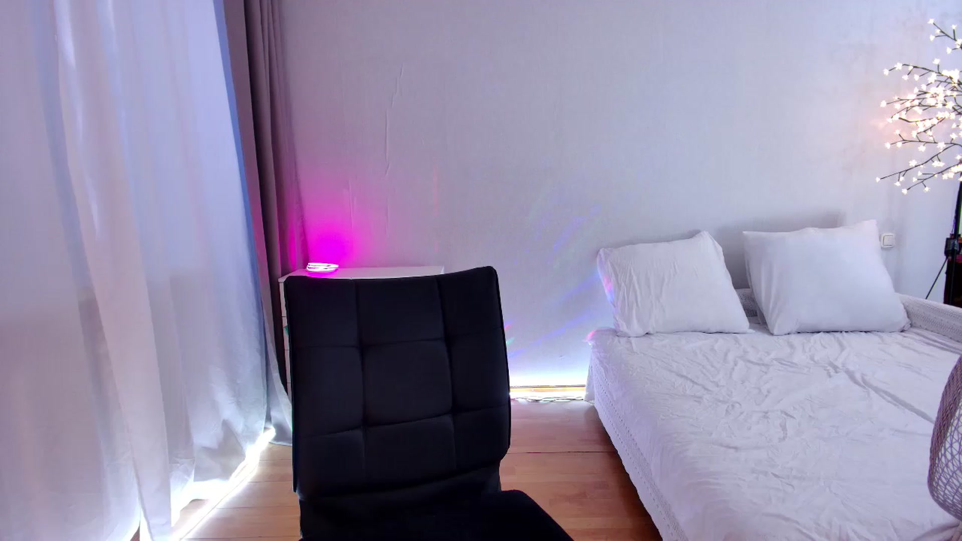 Gallery image thumbnail from Rockn_Grace's myfreecams stream on, 07/18/2023, 09:33 image 1 of 20