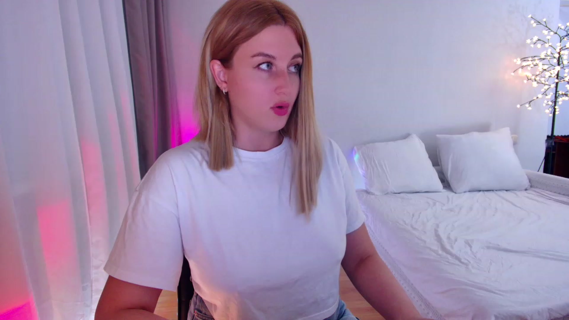 Gallery image thumbnail from Rockn_Grace's myfreecams stream on, 07/20/2023, 18:13 image 2 of 20