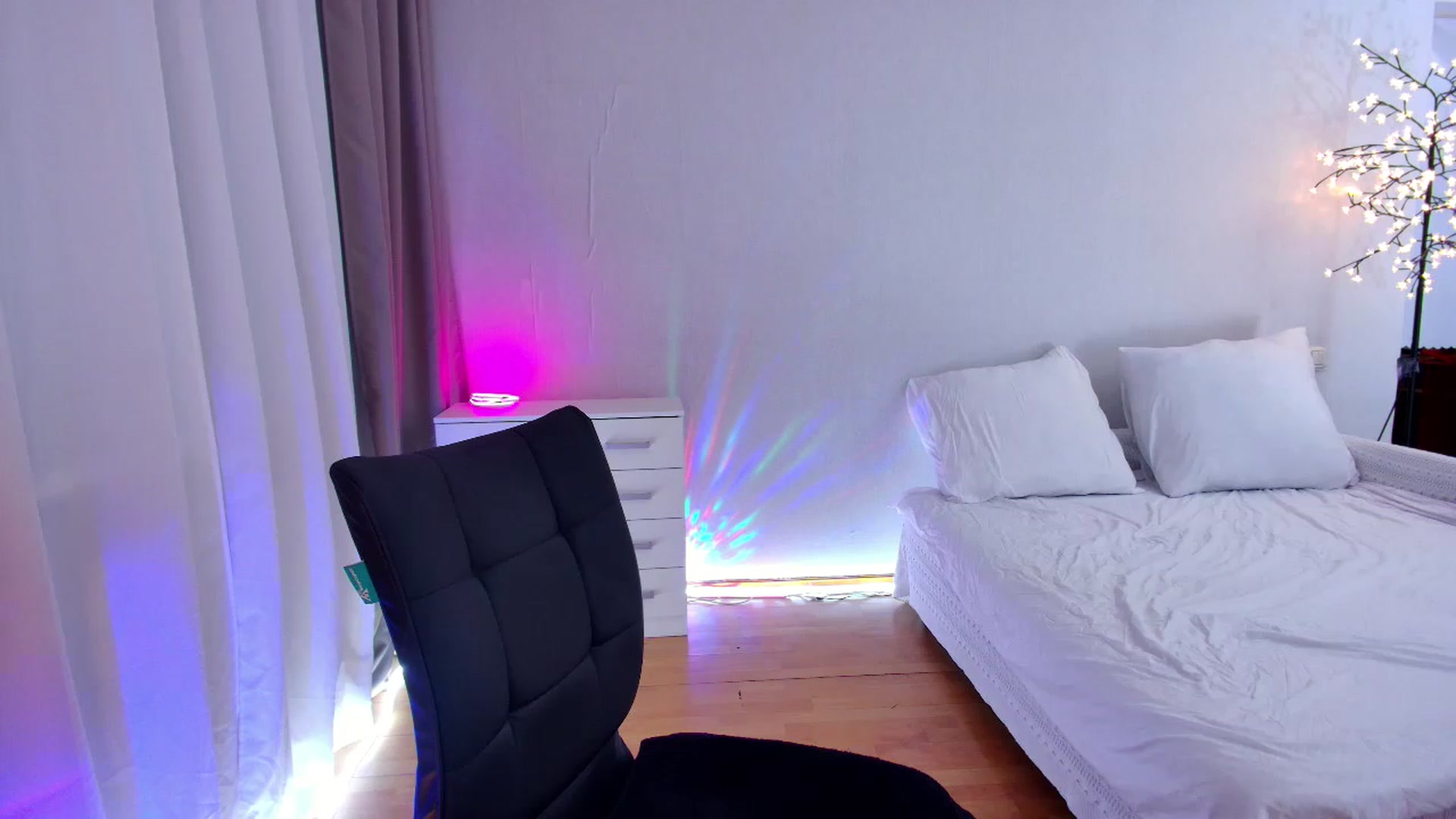 Gallery image thumbnail from Rockn_Grace's myfreecams stream on, 07/20/2023, 18:13 image 6 of 20