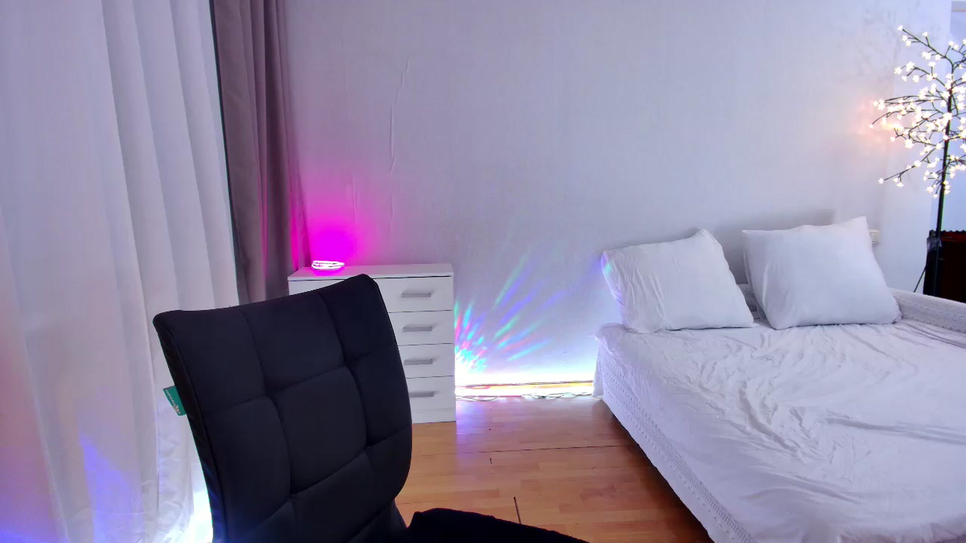 Gallery image thumbnail from Rockn_Grace's myfreecams stream on, 07/20/2023, 18:13 image 8 of 20