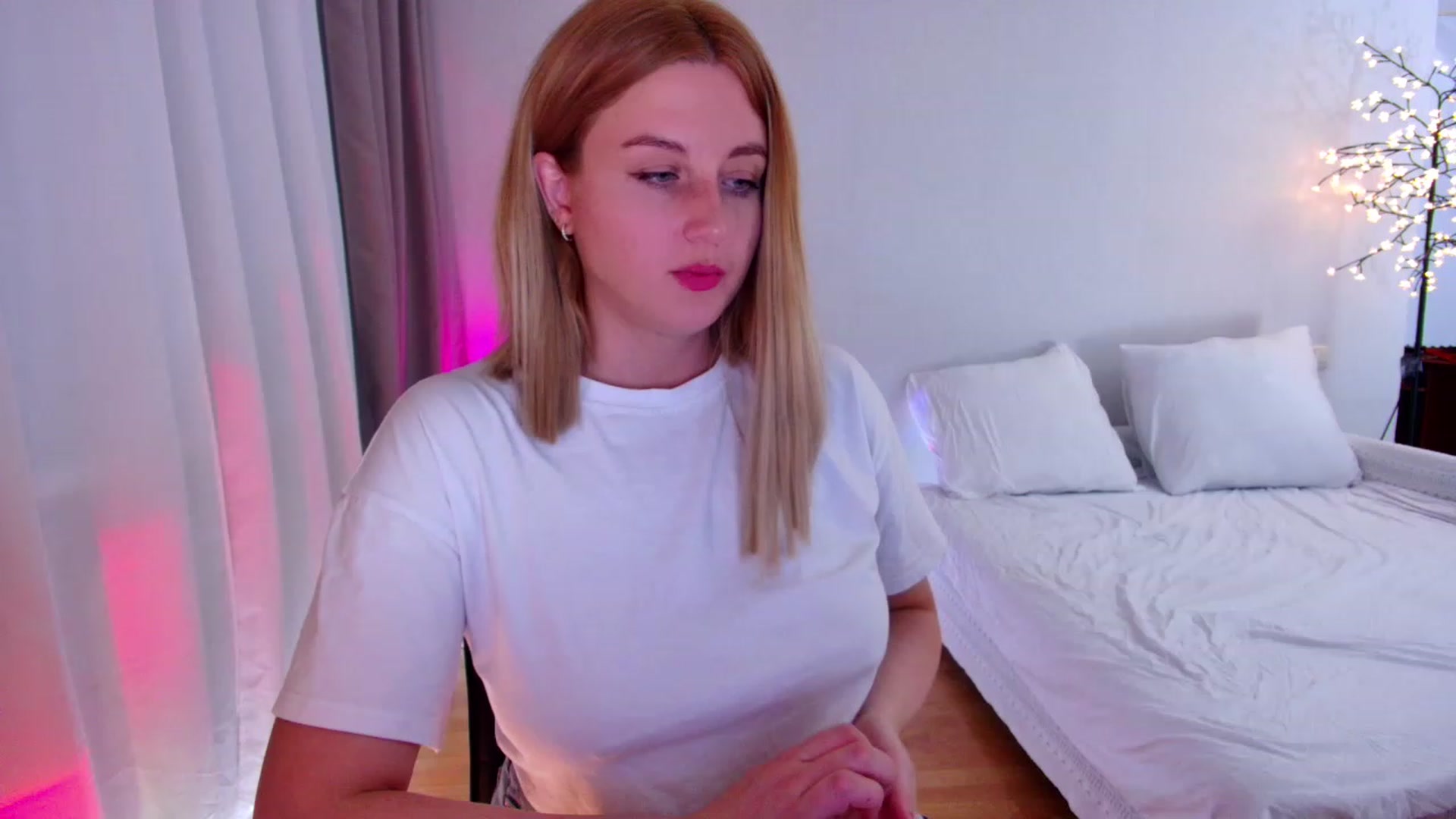 Gallery image thumbnail from Rockn_Grace's myfreecams stream on, 07/20/2023, 18:13 image 1 of 20