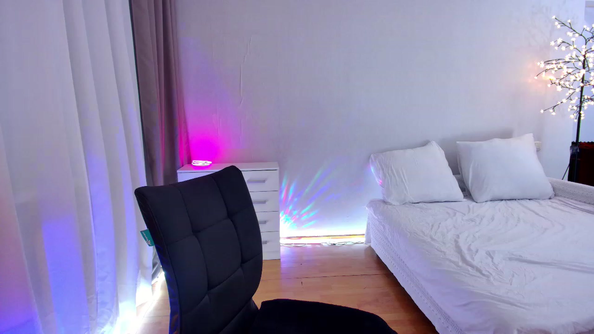 Gallery image thumbnail from Rockn_Grace's myfreecams stream on, 07/20/2023, 18:13 image 5 of 20