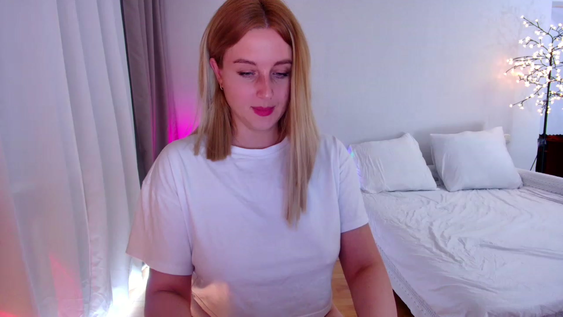 Gallery image thumbnail from Rockn_Grace's myfreecams stream on, 07/20/2023, 18:13 image 12 of 20