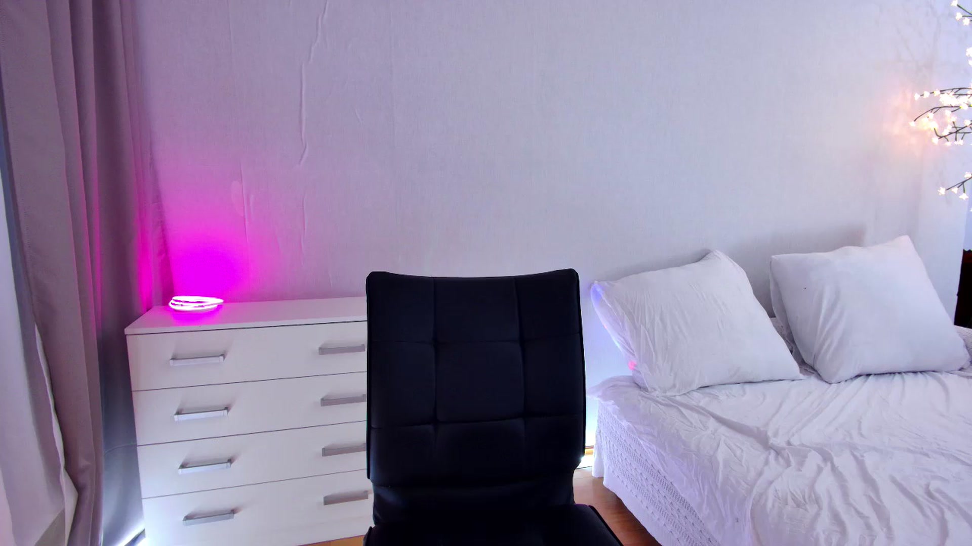Gallery image thumbnail from Rockn_Grace's myfreecams stream on, 07/20/2023, 20:08 image 16 of 20