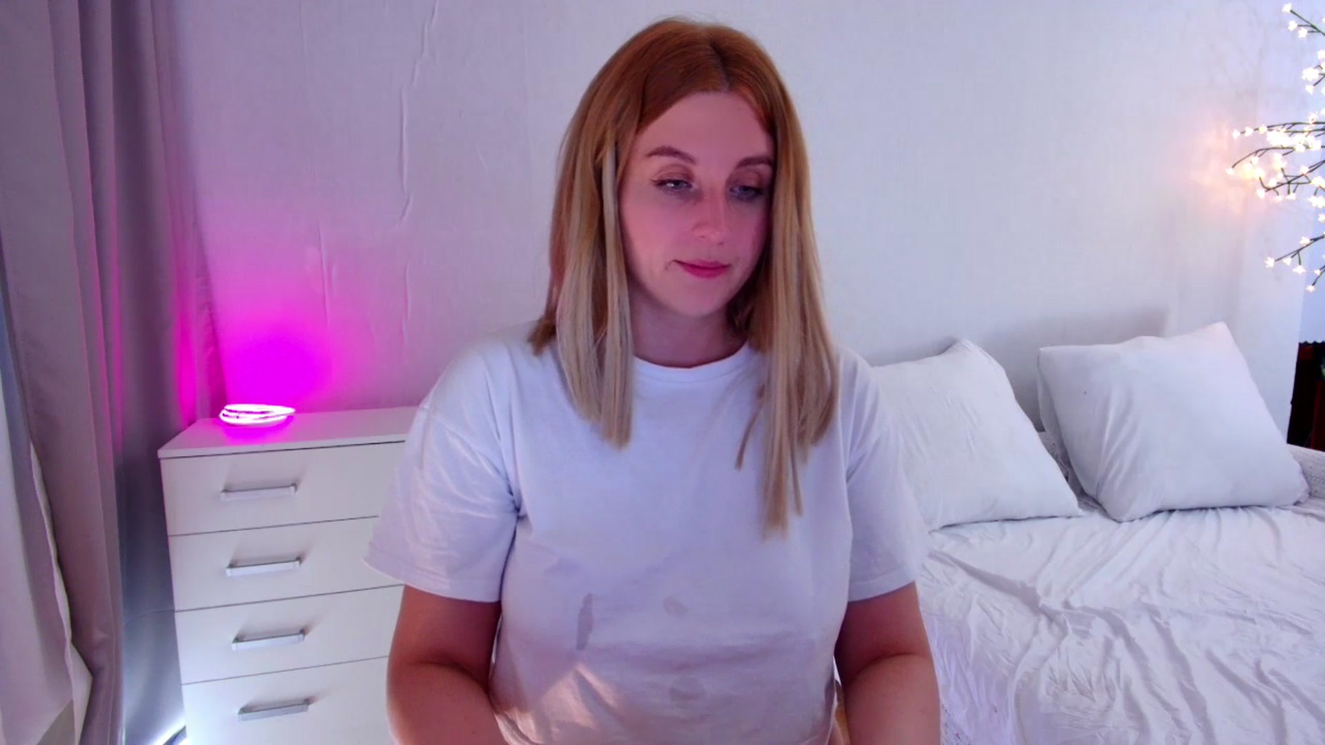 Gallery image thumbnail from Rockn_Grace's myfreecams stream on, 07/20/2023, 20:25 image 5 of 20
