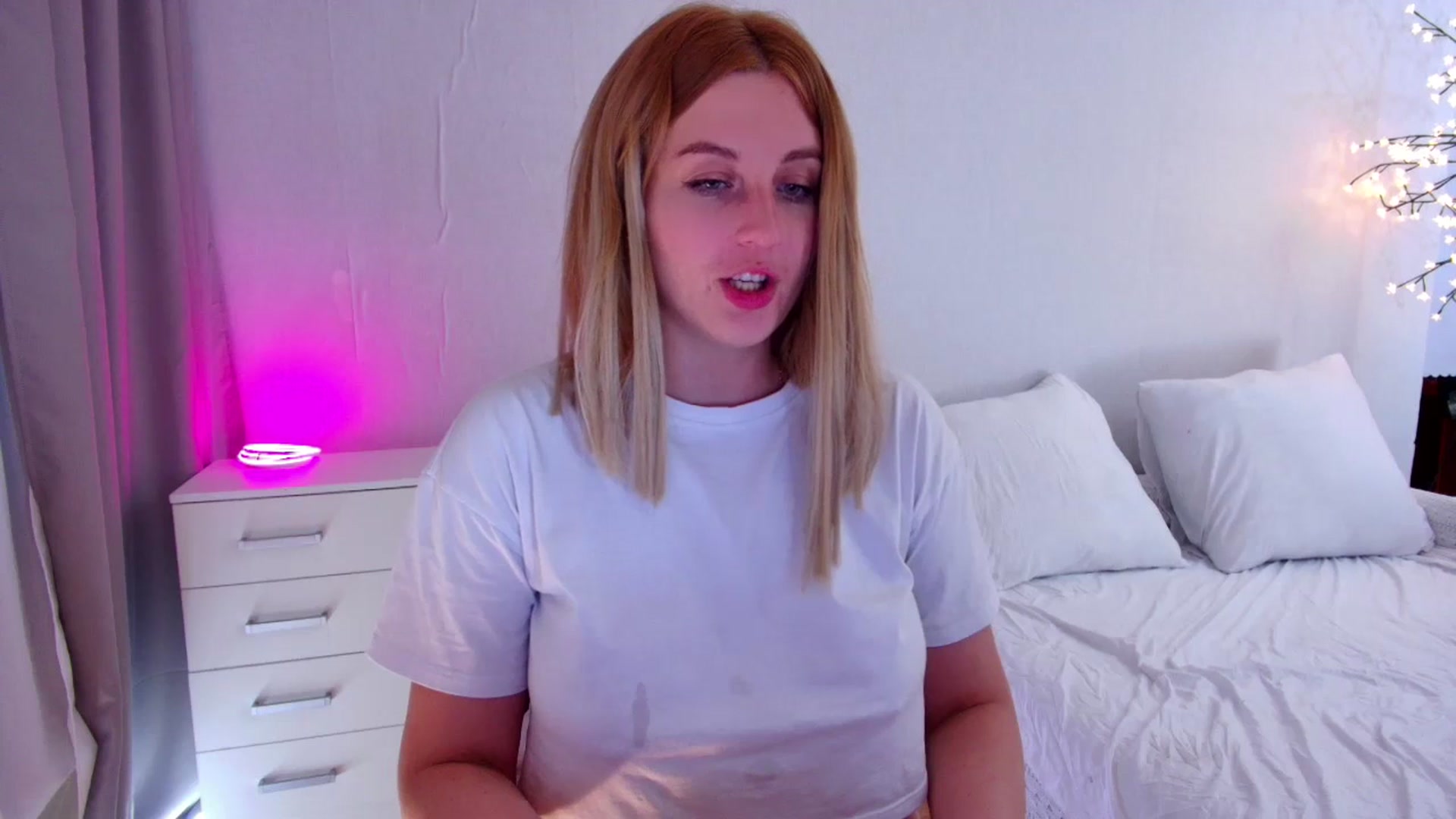 Gallery image thumbnail from Rockn_Grace's myfreecams stream on, 07/20/2023, 20:25 image 8 of 20