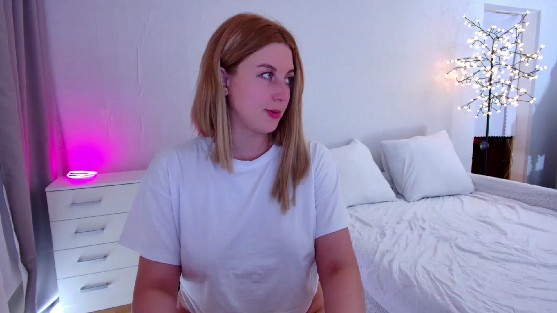 Gallery image thumbnail from Rockn_Grace's myfreecams stream on, 07/20/2023, 22:01 image 15 of 20