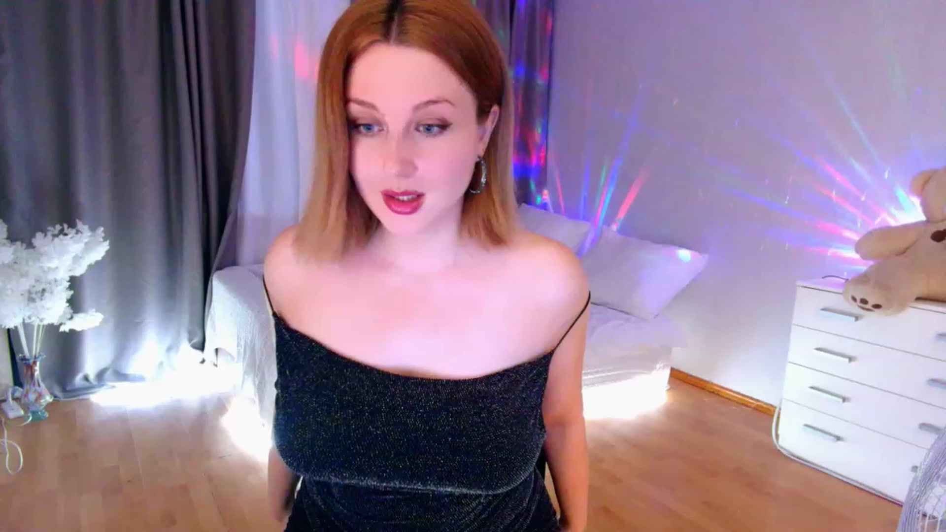 Gallery image thumbnail from Rockn_Grace's myfreecams stream on, 08/10/2023, 16:14 image 3 of 20