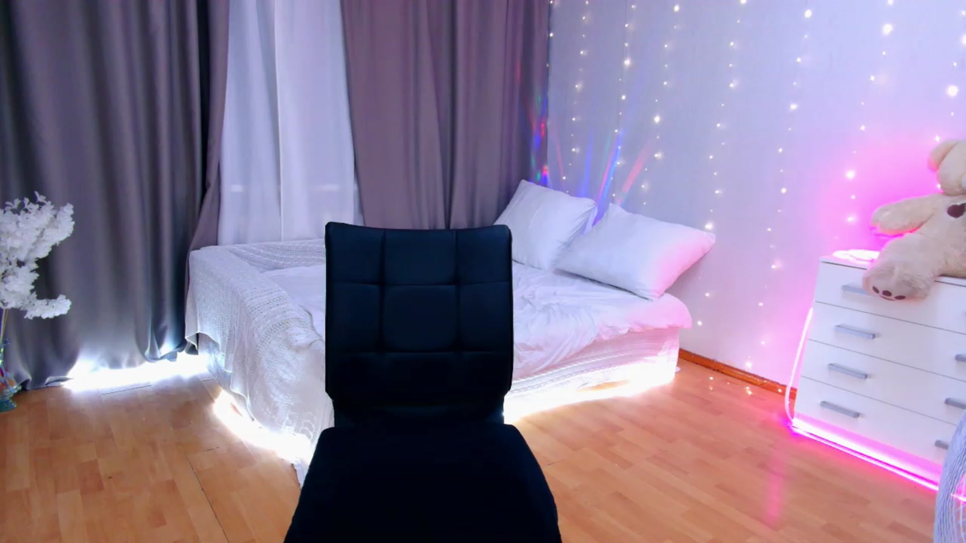 Gallery image thumbnail from Rockn_Grace's myfreecams stream on, 08/12/2023, 17:28 image 15 of 20