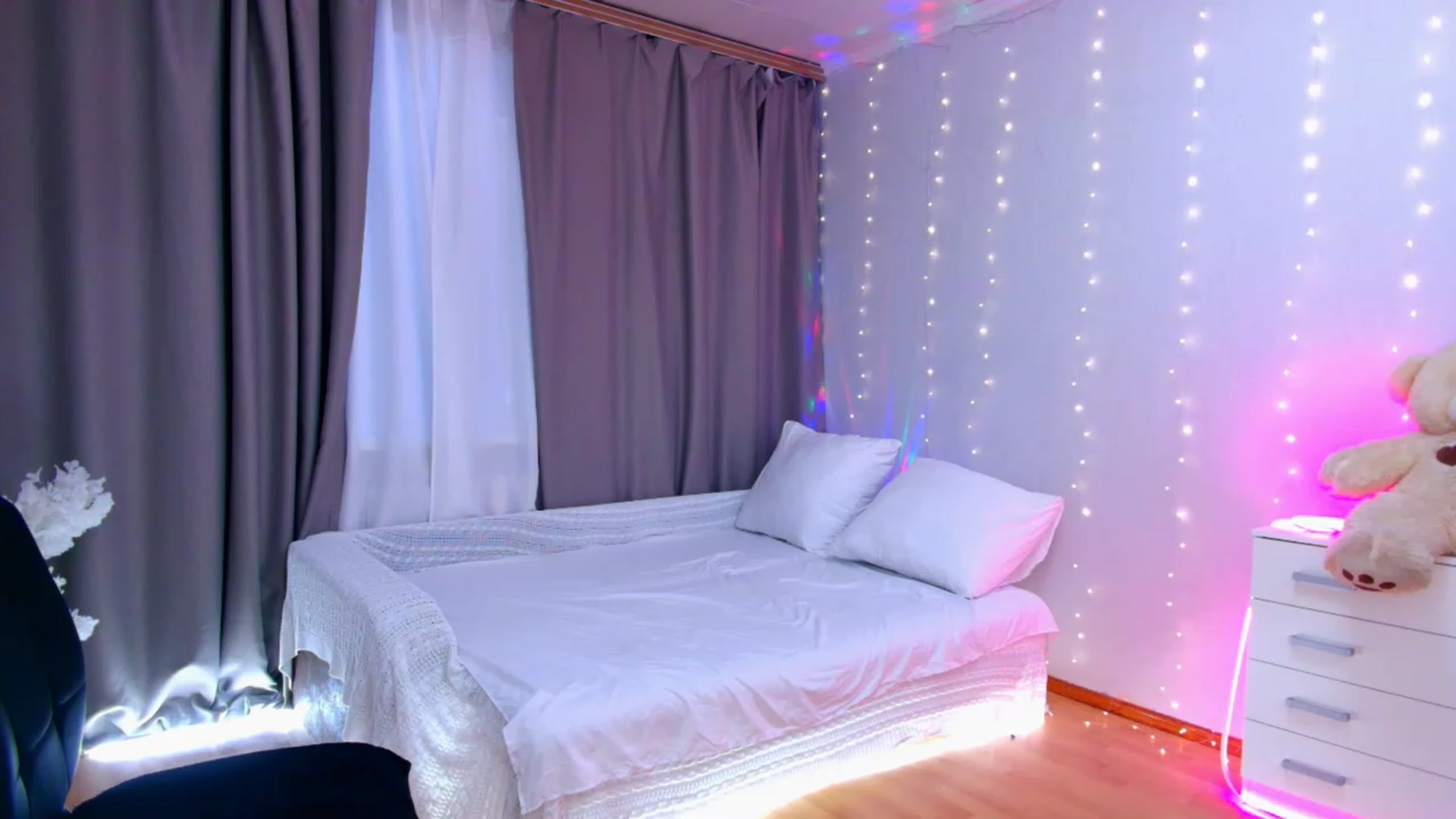Gallery image thumbnail from Rockn_Grace's myfreecams stream on, 08/18/2023, 05:57 image 9 of 20