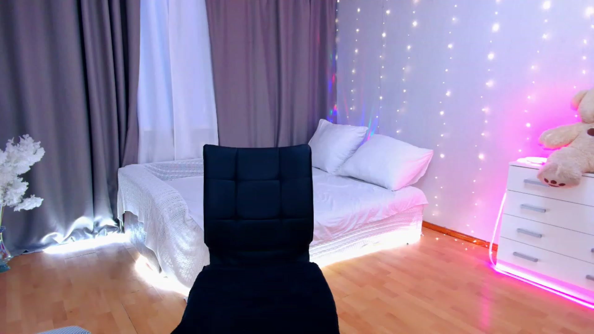 Gallery image thumbnail from Rockn_Grace's myfreecams stream on, 08/18/2023, 06:44 image 1 of 20
