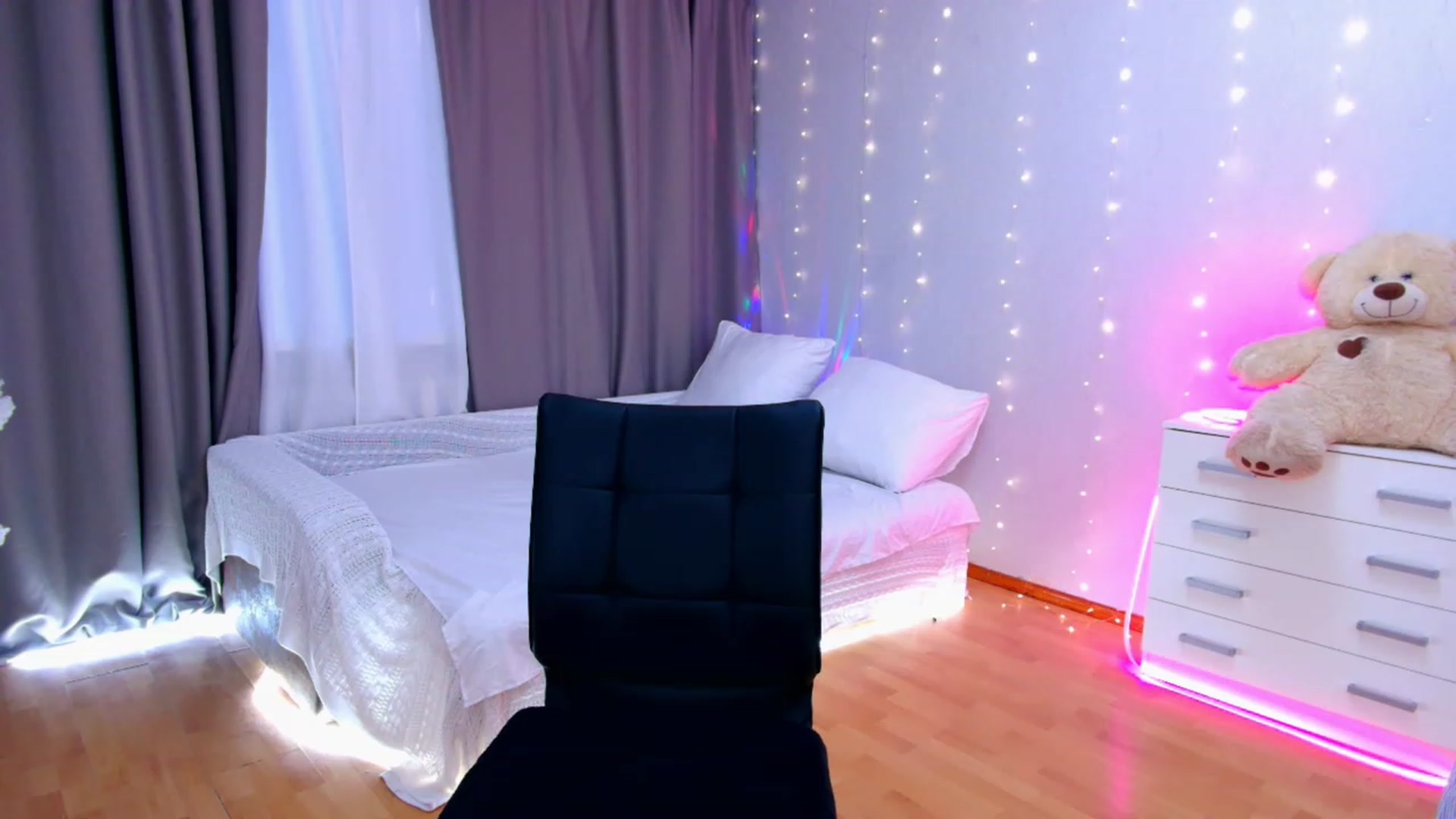 Gallery image thumbnail from Rockn_Grace's myfreecams stream on, 08/18/2023, 09:54 image 6 of 20