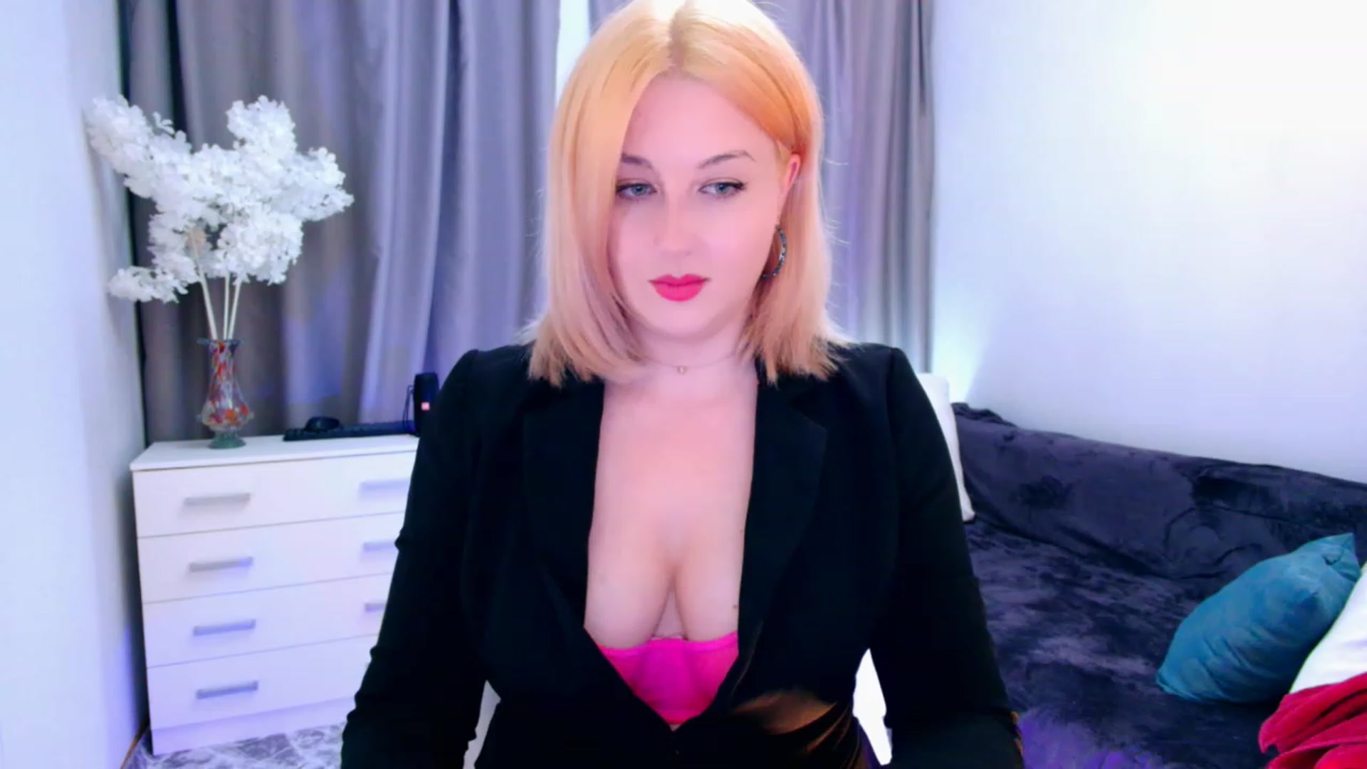 Gallery image thumbnail from Rockn_Grace's myfreecams stream on, 09/25/2023, 08:57 image 3 of 20