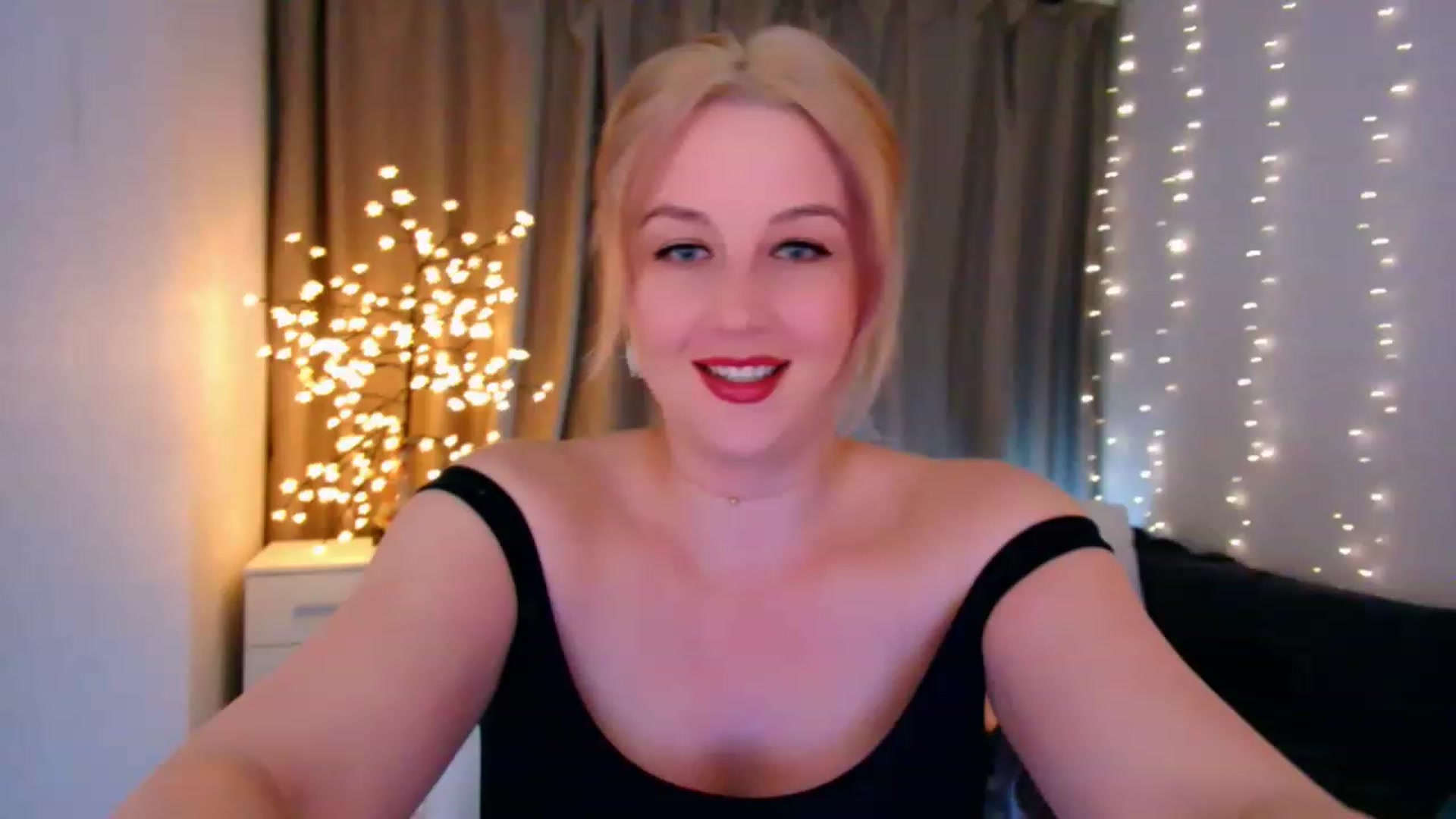 Gallery image thumbnail from Rockn_Grace's myfreecams stream on, 09/27/2023, 08:04 image 1 of 20