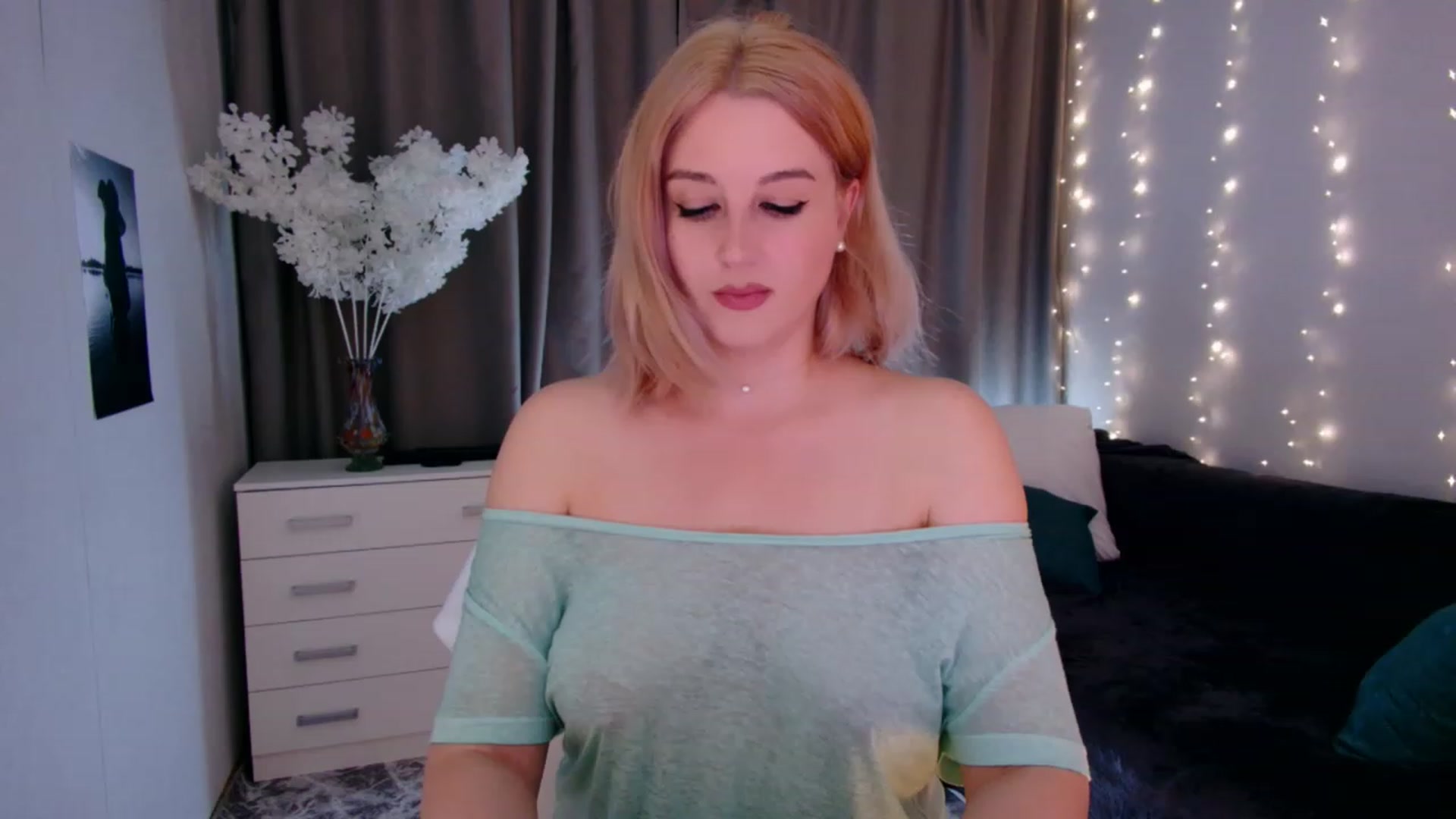 Gallery image thumbnail from Rockn_Grace's myfreecams stream on, 09/27/2023, 15:12 image 15 of 20