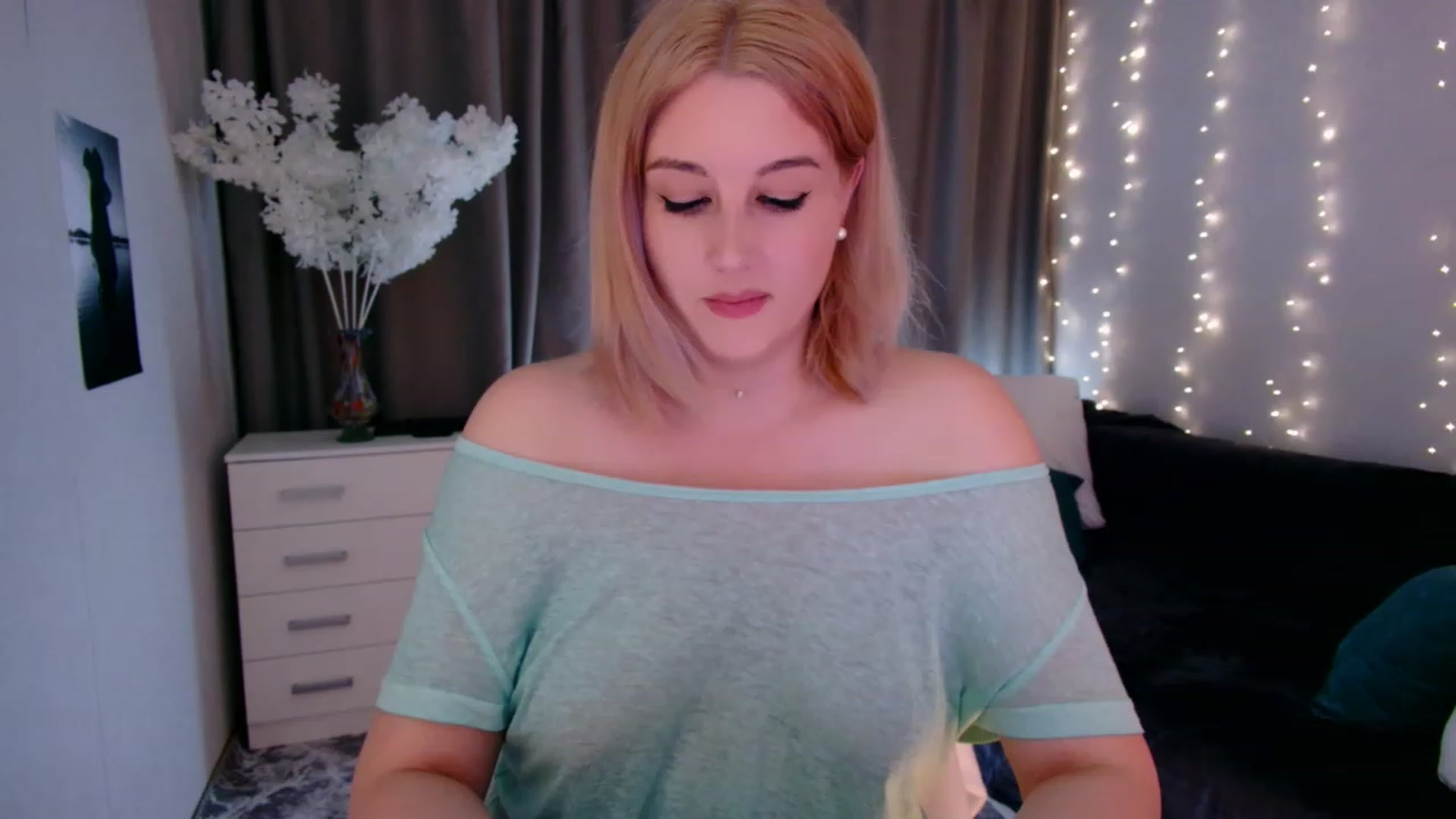 Gallery image thumbnail from Rockn_Grace's myfreecams stream on, 09/27/2023, 17:28 image 8 of 20