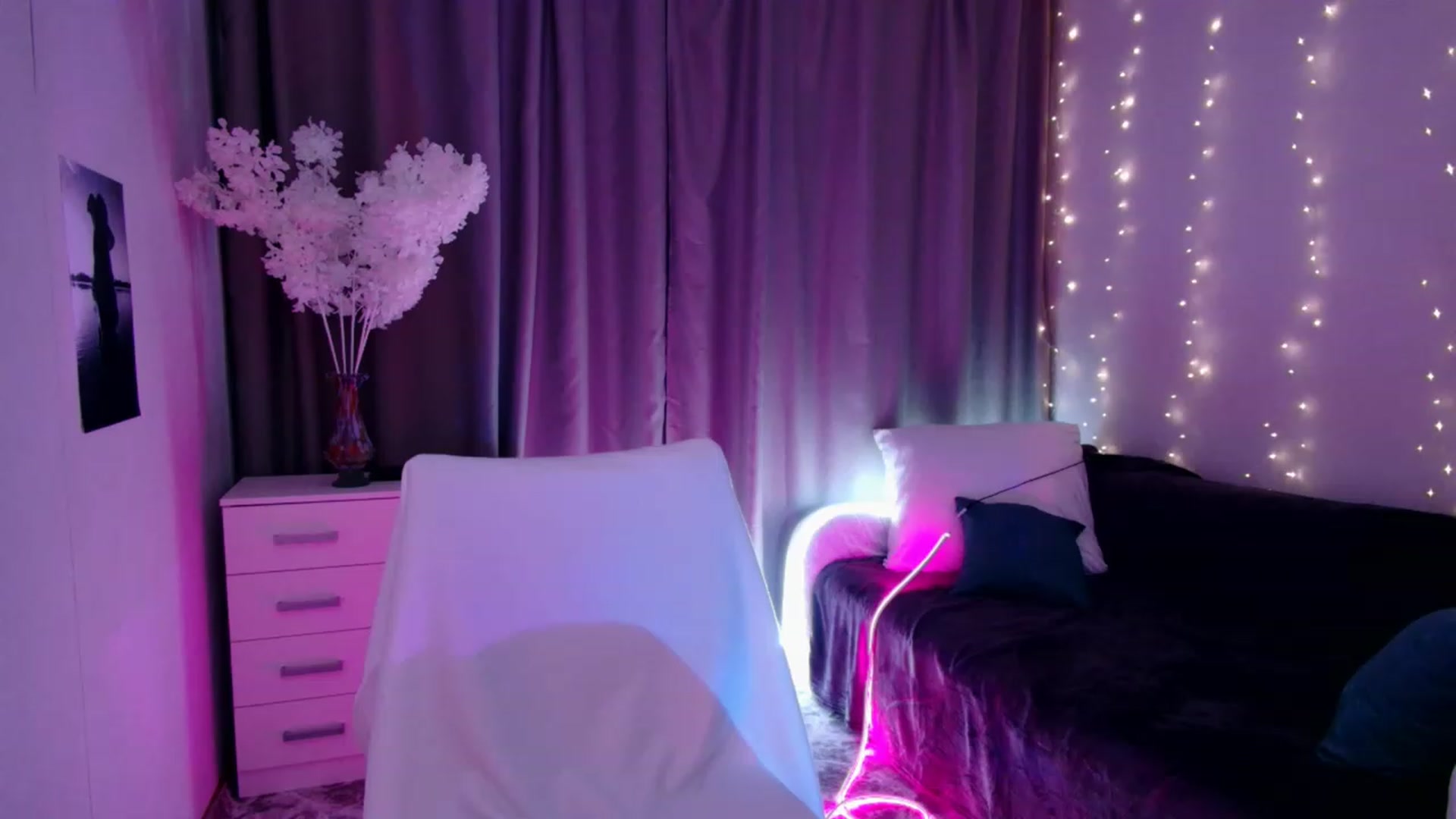 Gallery image thumbnail from Rockn_Grace's myfreecams stream on, 09/27/2023, 17:28 image 18 of 20