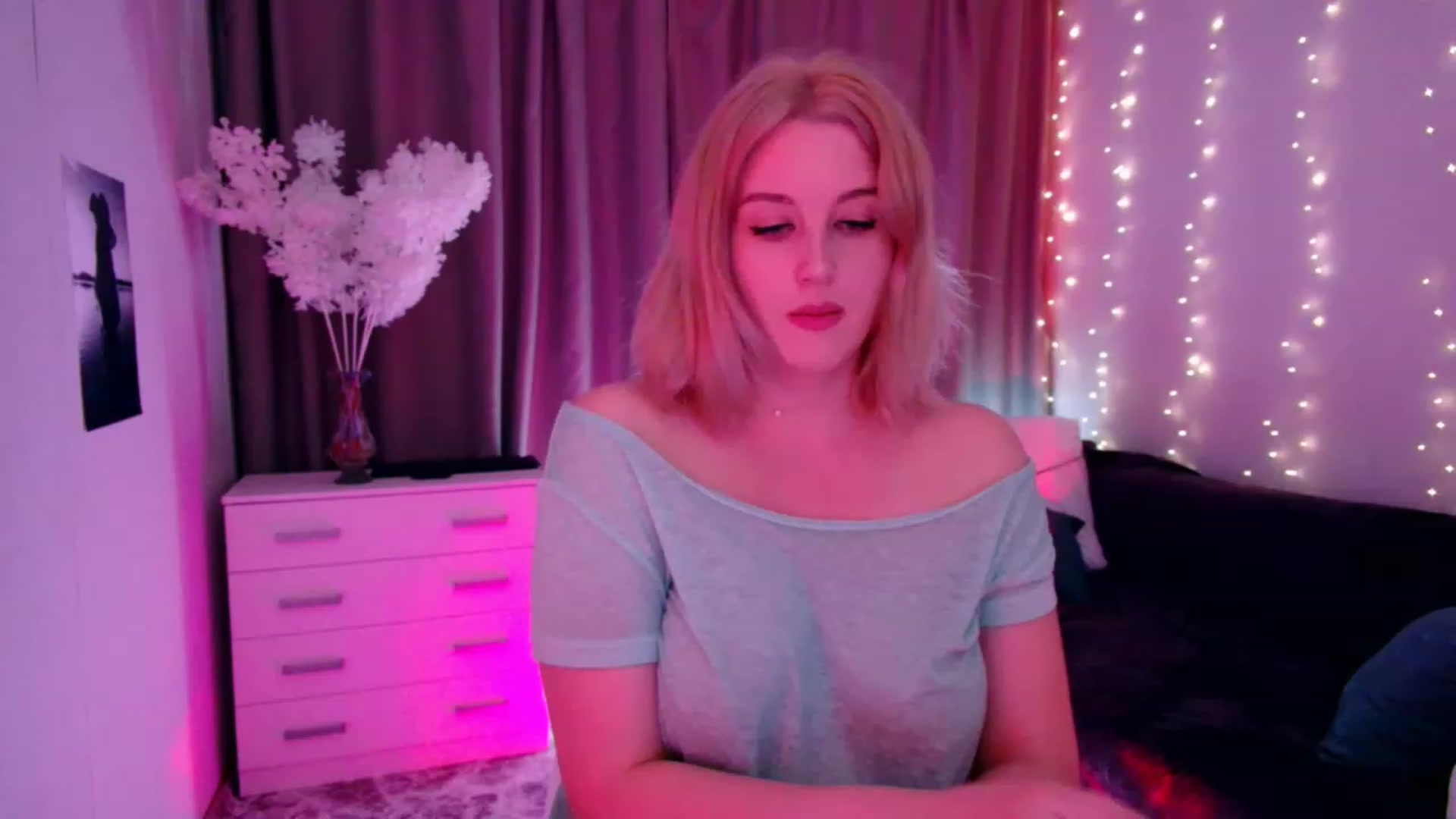 Gallery image thumbnail from Rockn_Grace's myfreecams stream on, 09/27/2023, 17:28 image 17 of 20