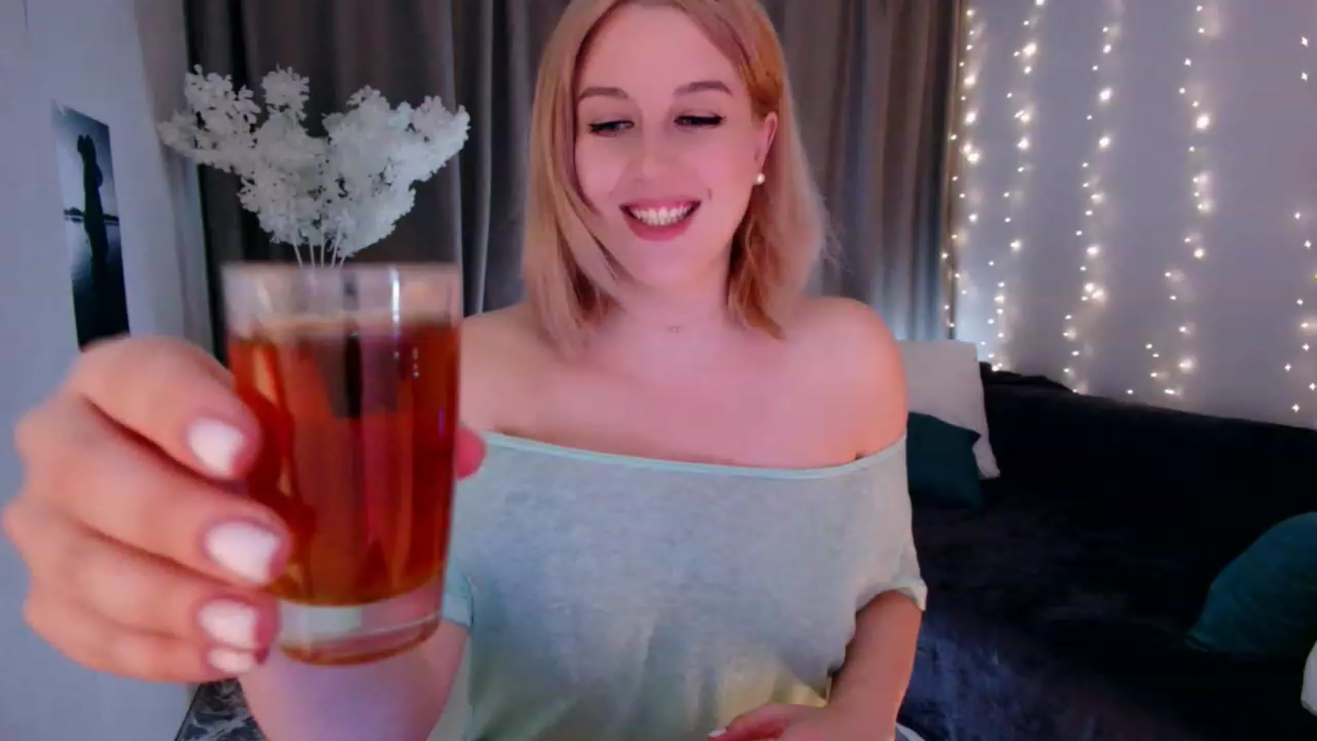 Gallery image thumbnail from Rockn_Grace's myfreecams stream on, 09/27/2023, 17:28 image 6 of 20
