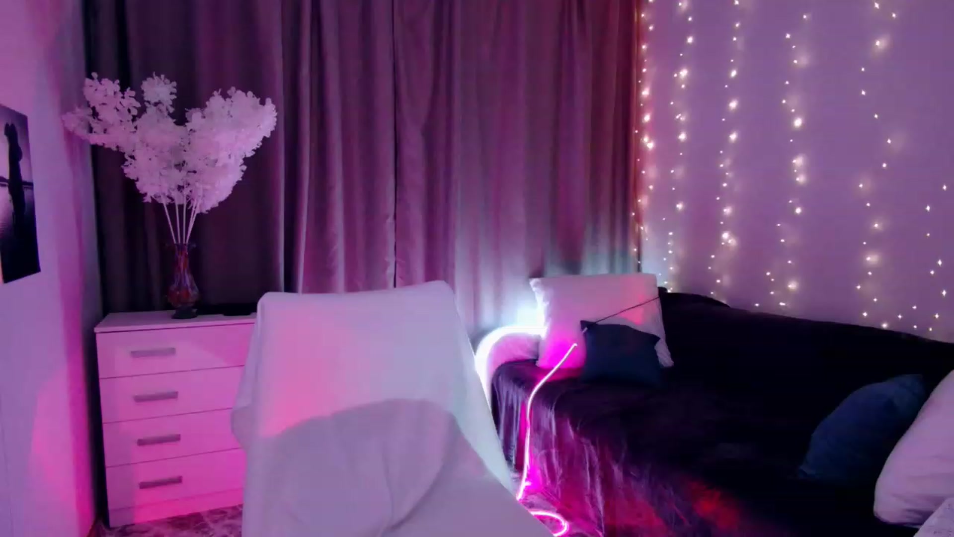 Gallery image thumbnail from Rockn_Grace's myfreecams stream on, 09/27/2023, 18:08 image 14 of 20