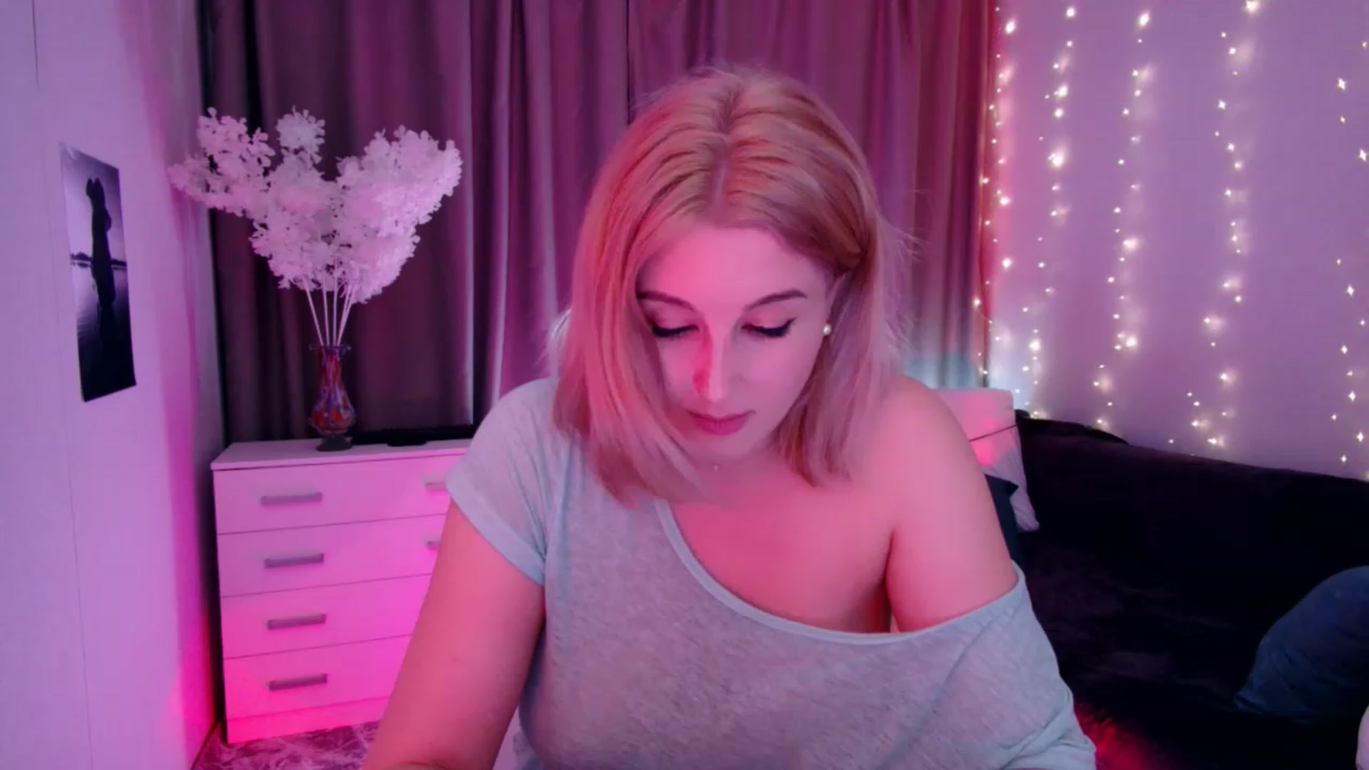 Gallery image thumbnail from Rockn_Grace's myfreecams stream on, 09/27/2023, 18:08 image 9 of 20