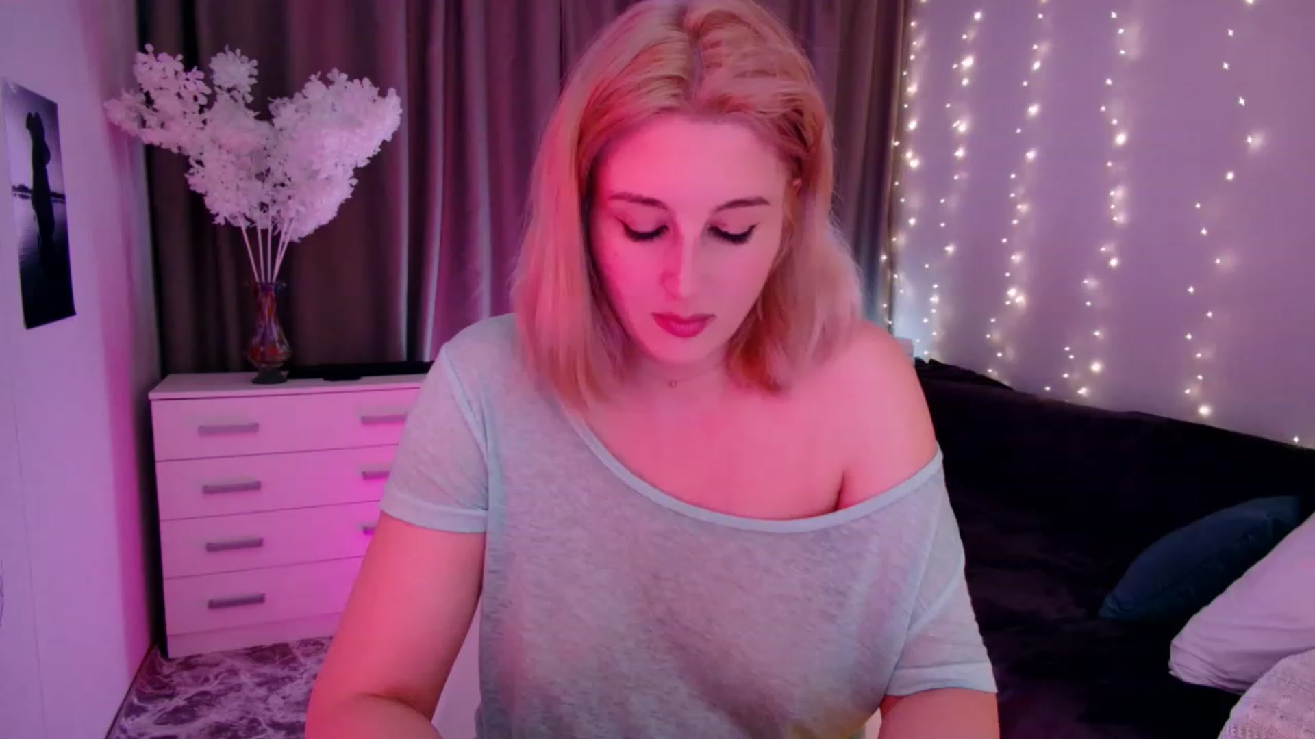 Gallery image thumbnail from Rockn_Grace's myfreecams stream on, 09/27/2023, 23:10 image 5 of 20