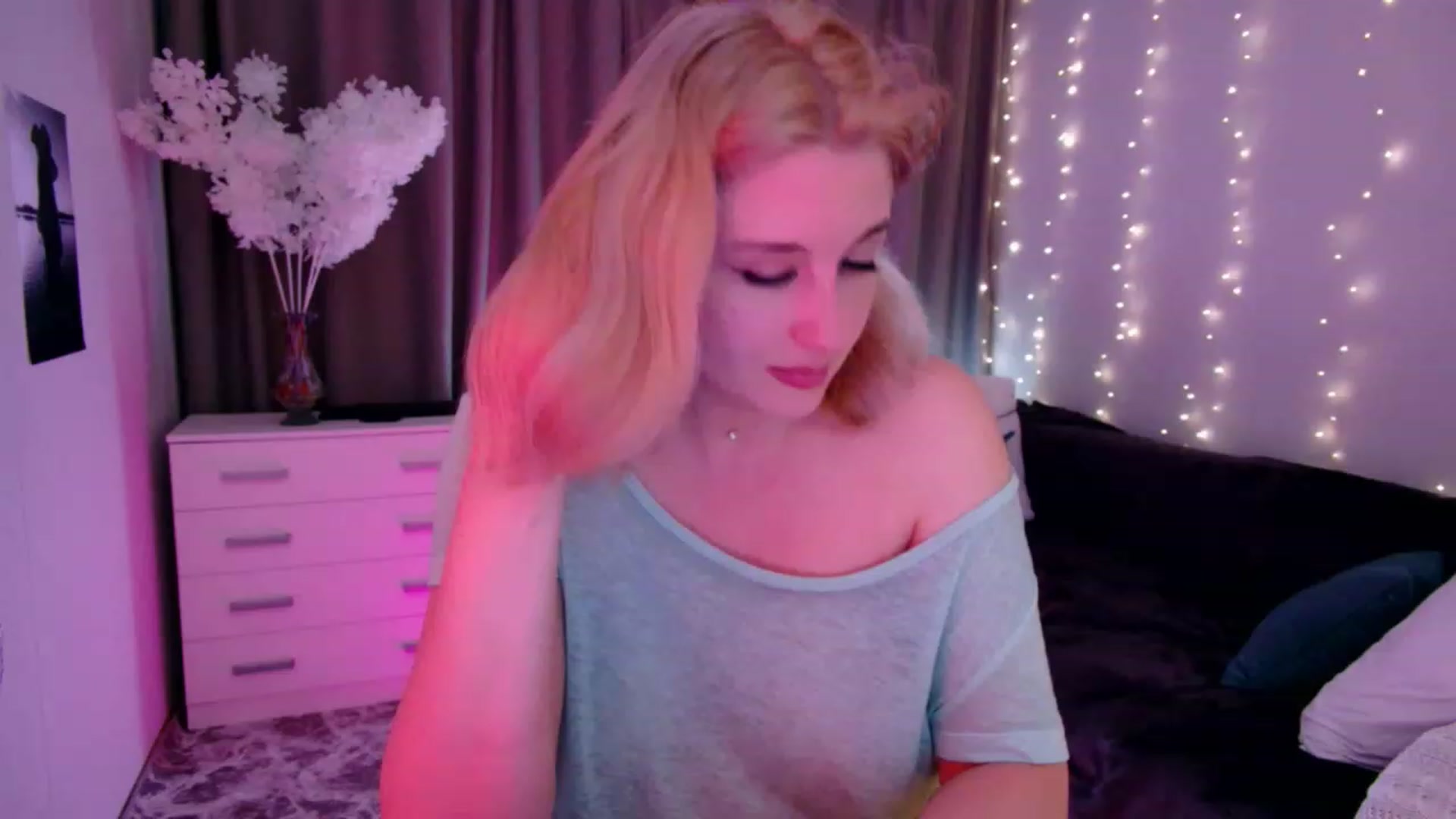 Gallery image thumbnail from Rockn_Grace's myfreecams stream on, 09/27/2023, 23:10 image 4 of 20