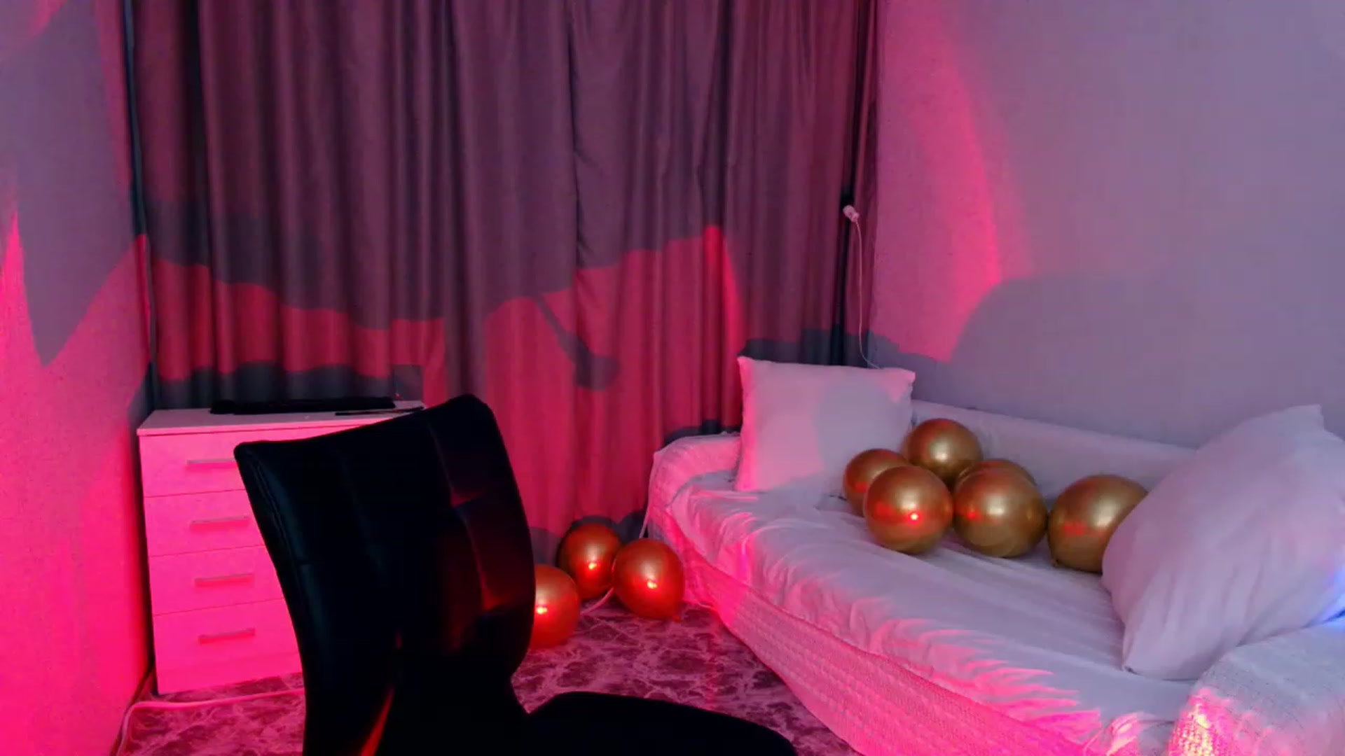 Gallery image thumbnail from Rockn_Grace's myfreecams stream on, 10/13/2023, 13:48 image 13 of 20