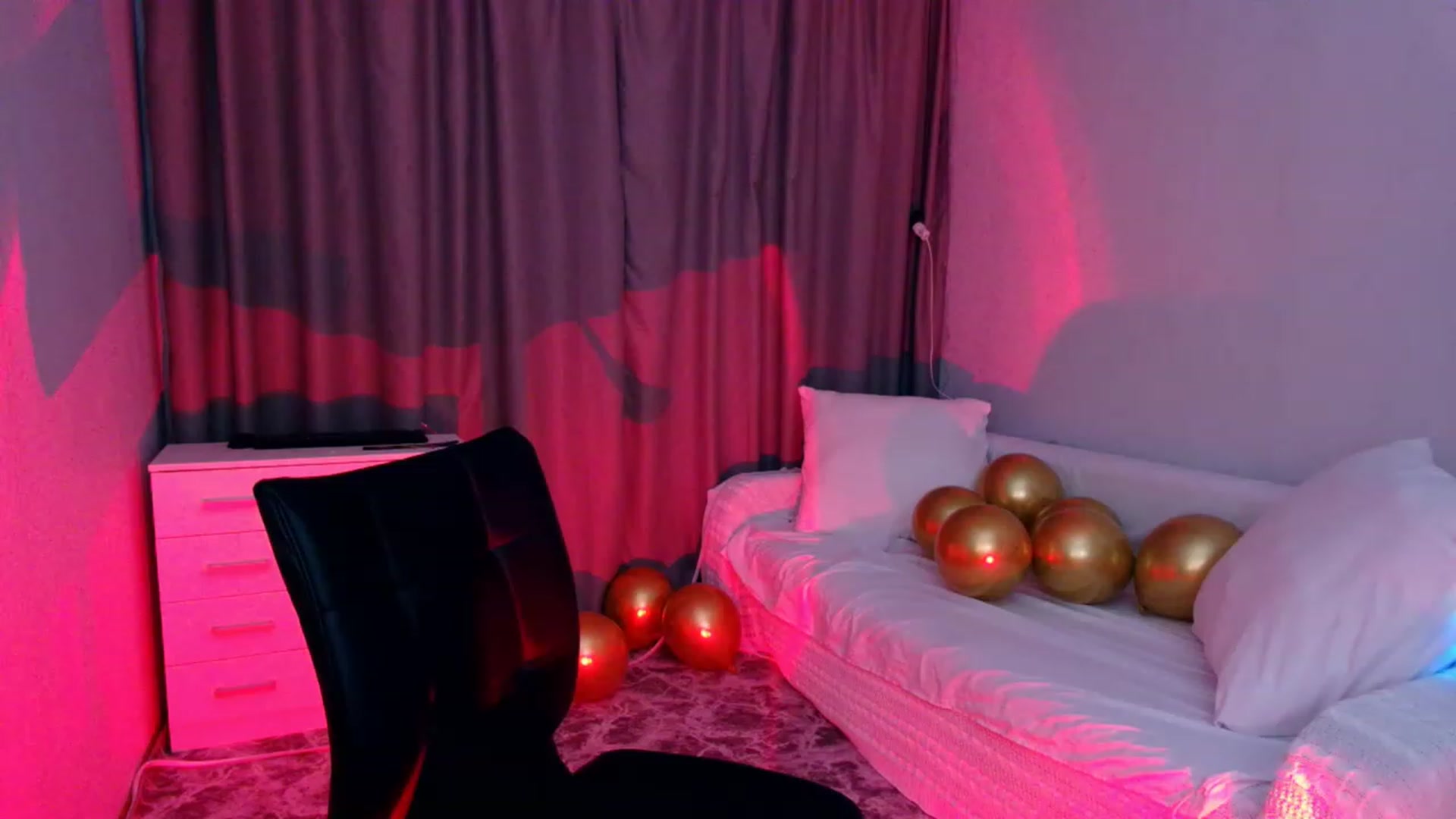 Gallery image thumbnail from Rockn_Grace's myfreecams stream on, 10/13/2023, 13:48 image 12 of 20