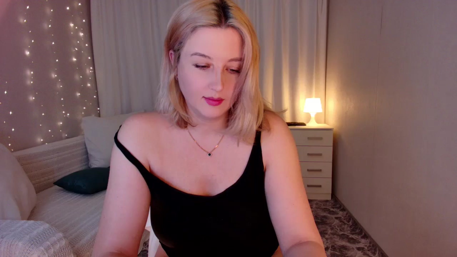 Gallery image thumbnail from Rockn_Grace's myfreecams stream on, 11/03/2023, 06:31 image 1 of 20