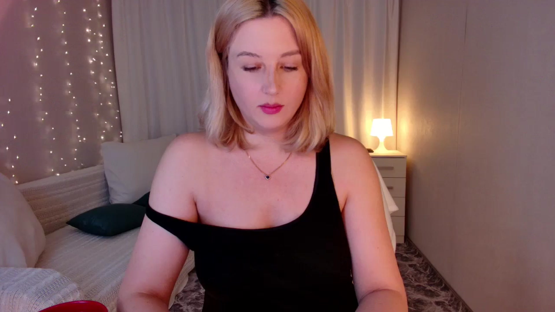 Gallery image thumbnail from Rockn_Grace's myfreecams stream on, 11/03/2023, 06:31 image 11 of 20