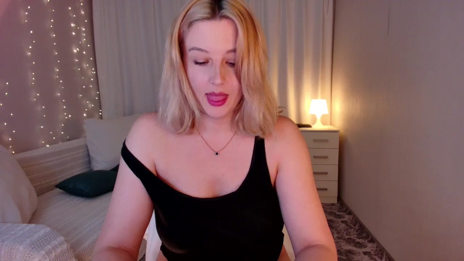 Gallery image thumbnail from Rockn_Grace's myfreecams stream on, 11/03/2023, 06:31 image 5 of 20