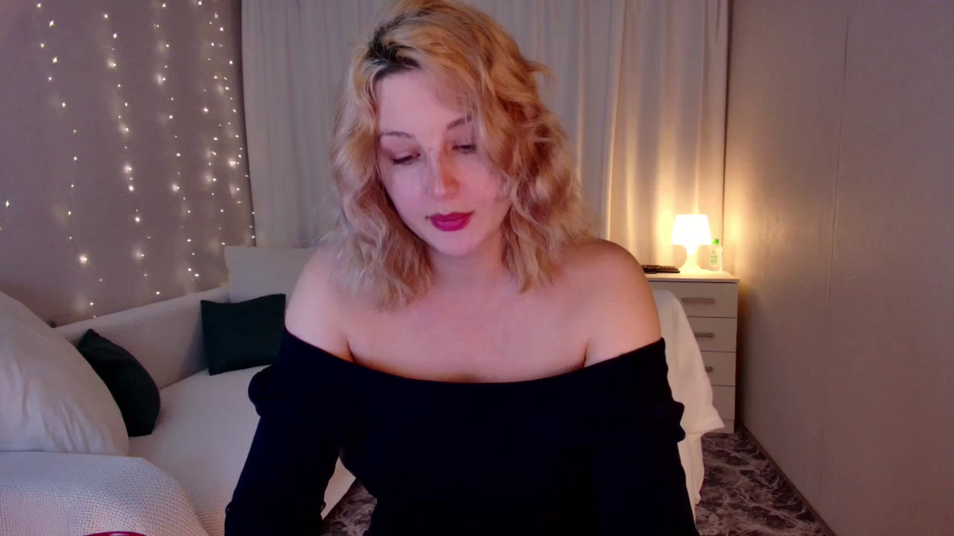 Gallery image thumbnail from Rockn_Grace's myfreecams stream on, 11/08/2023, 06:38 image 14 of 20