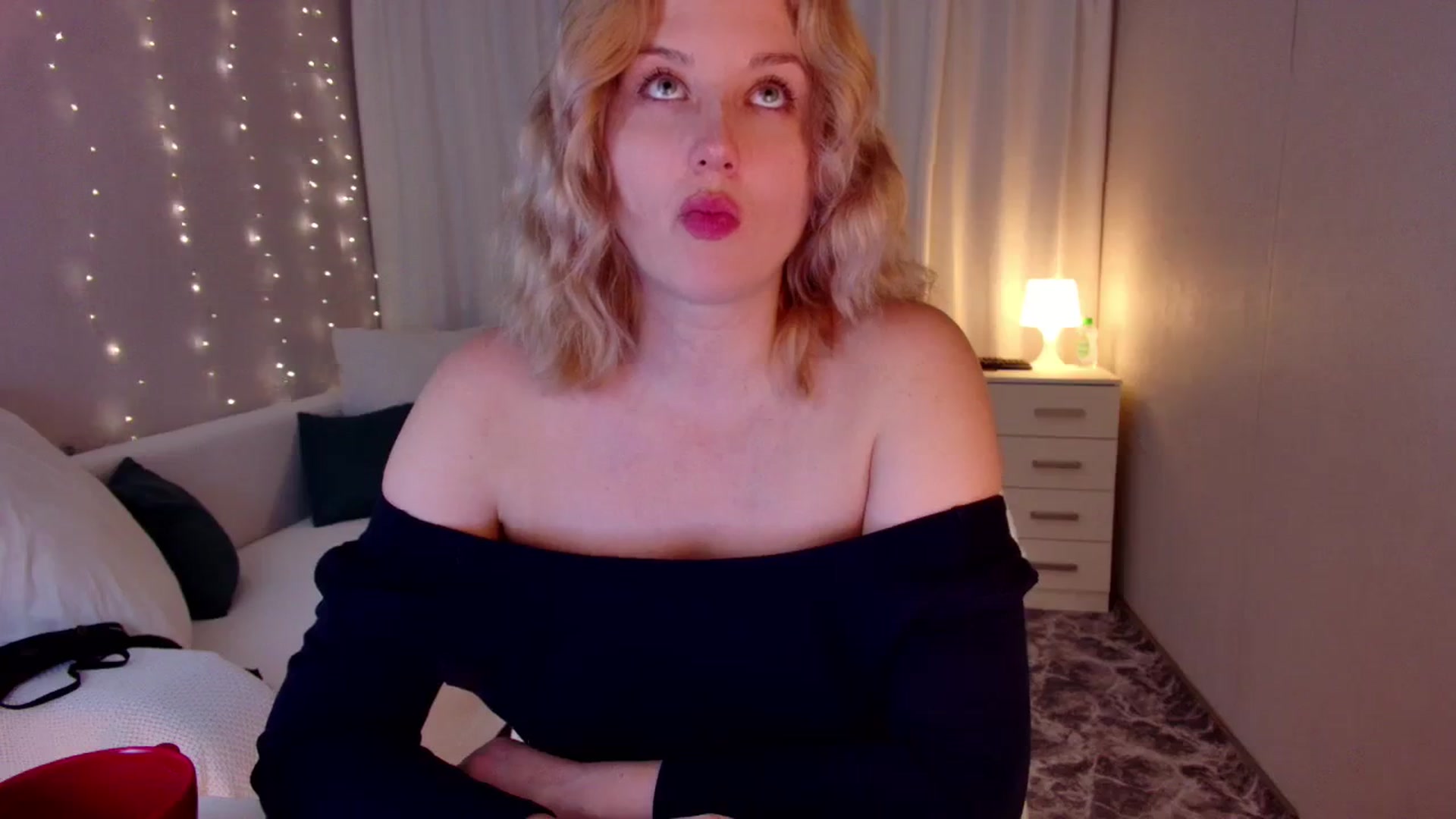 Gallery image thumbnail from Rockn_Grace's myfreecams stream on, 11/08/2023, 08:02 image 4 of 20
