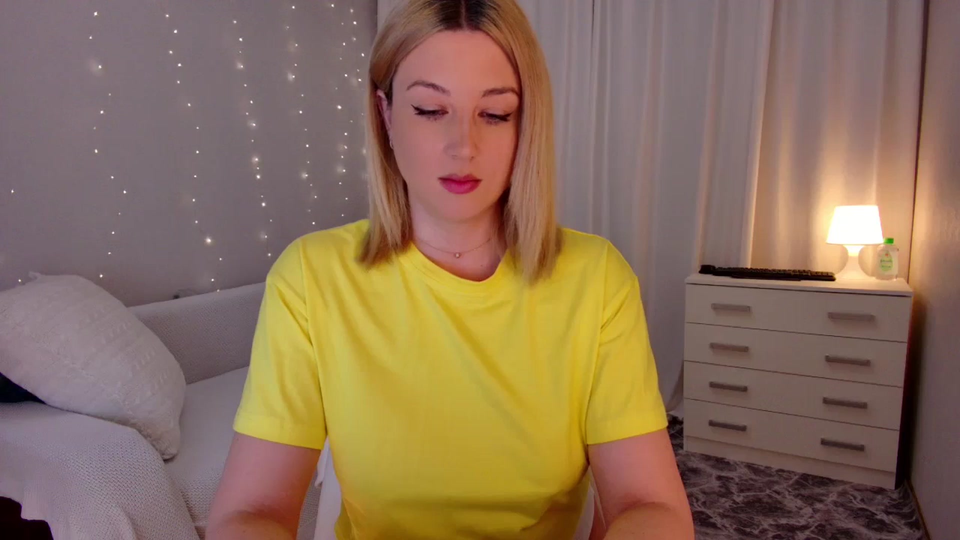 Gallery image thumbnail from Rockn_Grace's myfreecams stream on, 11/24/2023, 09:37 image 8 of 20