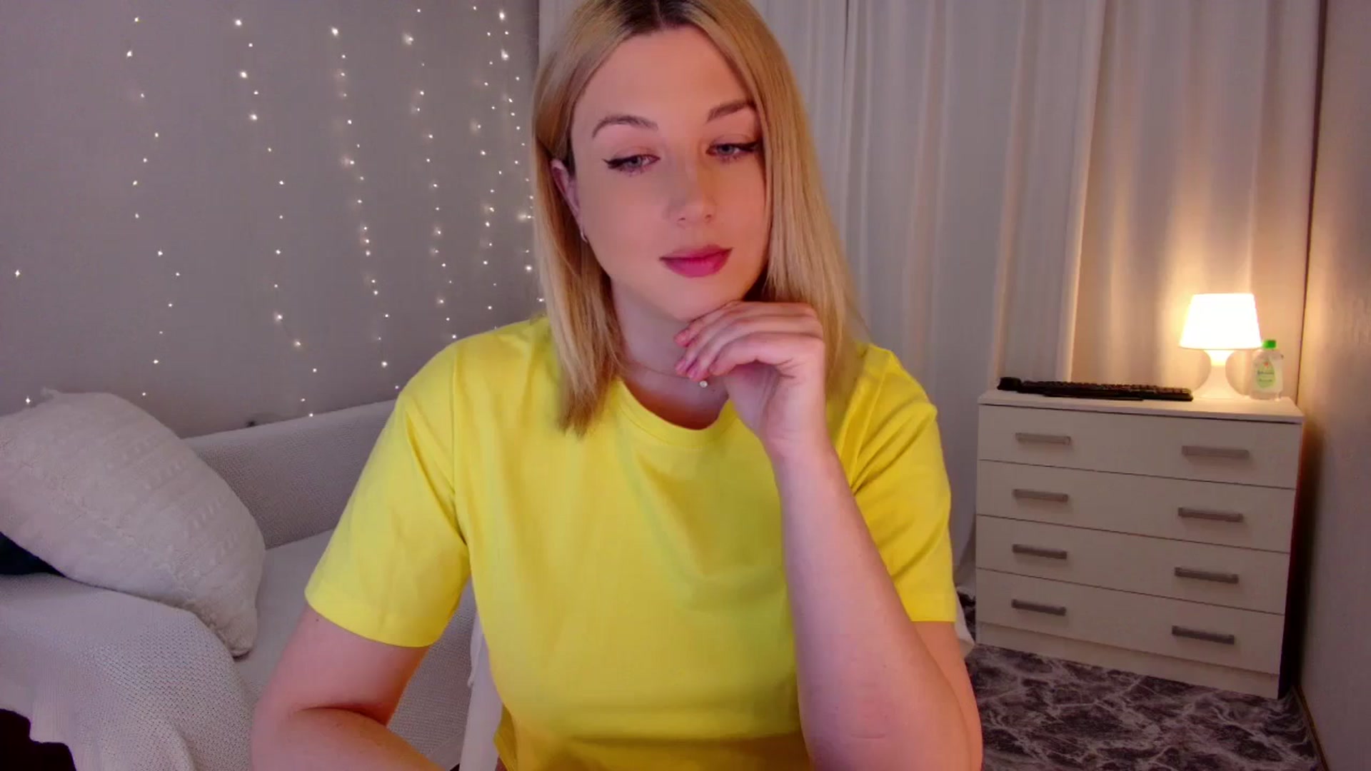 Gallery image thumbnail from Rockn_Grace's myfreecams stream on, 11/24/2023, 09:37 image 9 of 20