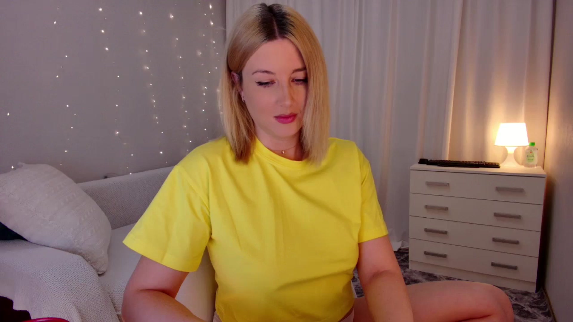 Gallery image thumbnail from Rockn_Grace's myfreecams stream on, 11/24/2023, 09:37 image 16 of 20