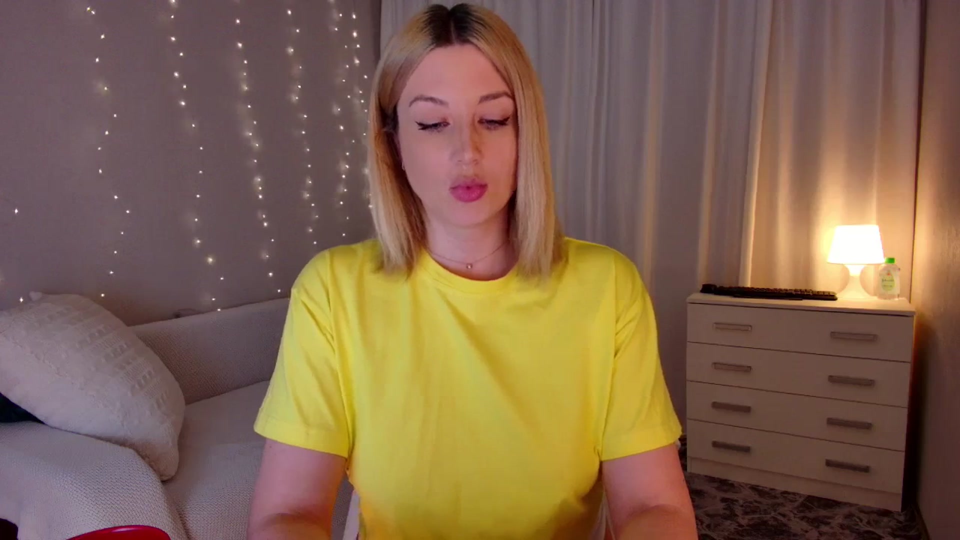 Gallery image thumbnail from Rockn_Grace's myfreecams stream on, 11/24/2023, 09:54 image 12 of 20