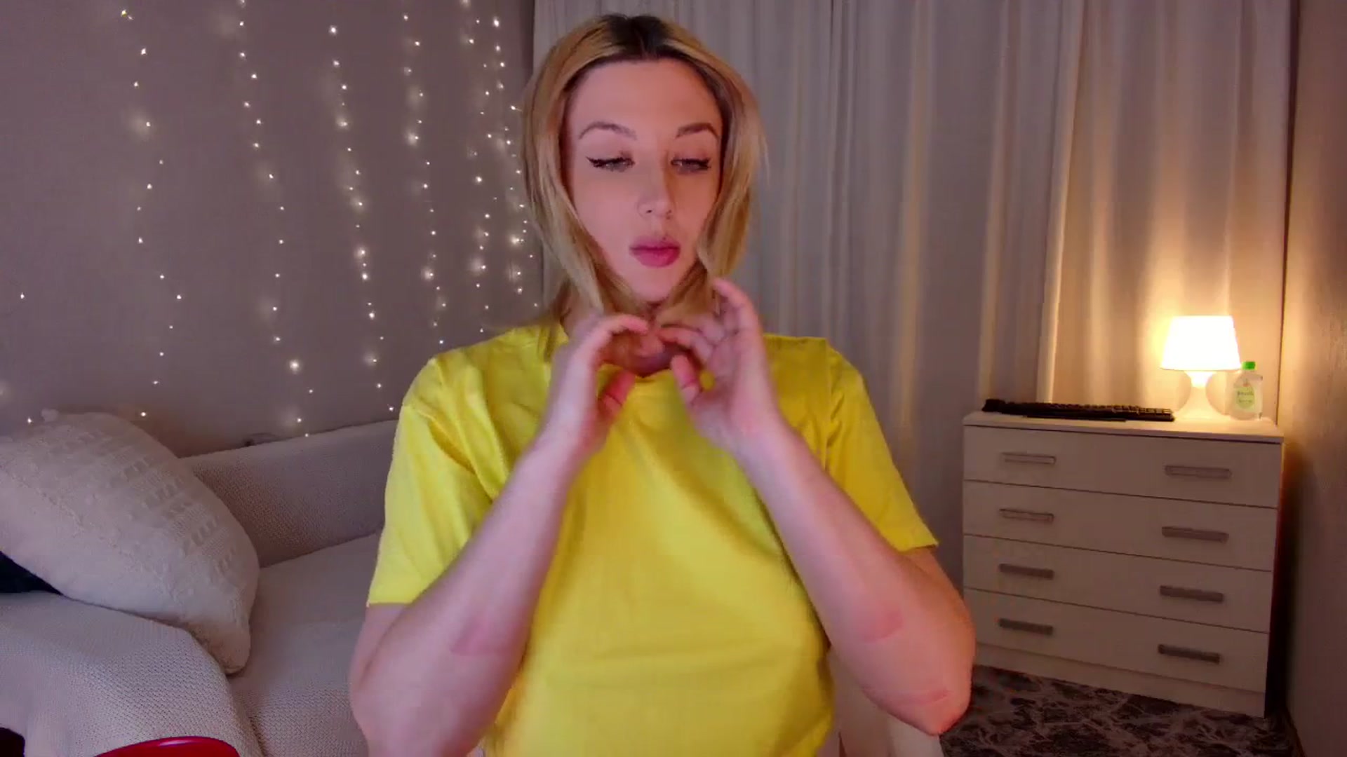 Gallery image thumbnail from Rockn_Grace's myfreecams stream on, 11/24/2023, 09:54 image 16 of 20