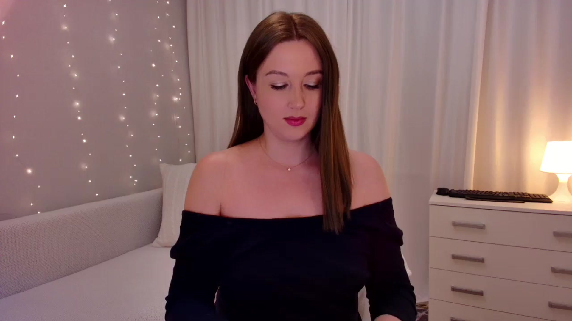 Gallery image thumbnail from Rockn_Grace's myfreecams stream on, 11/28/2023, 11:17 image 18 of 20